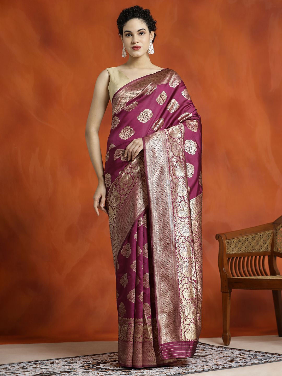 

Jaipur Kurti Zari Woven Design Banarasi Saree, Burgundy