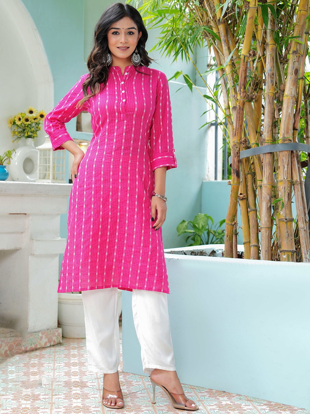 

SIDDHANAM Geometric Printed Mandarin Collar Straight Kurta With Trouser, Rose