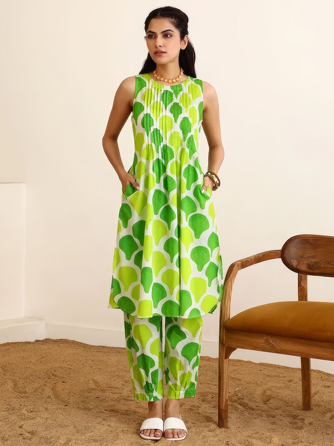 

FAB GALAXY Ethnic Motifs Printed Round Neck A-Line Kurta With Trousers, Green