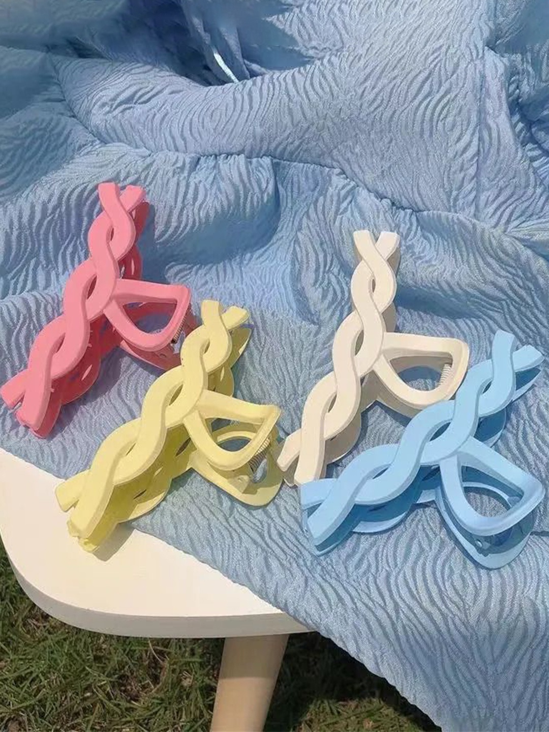 

Xivir Women Set of 4 Claw Clip, Blue