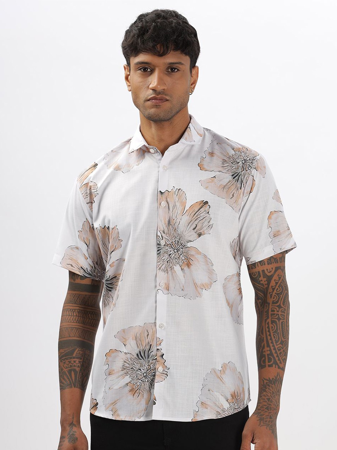 

Vestirio Men Relaxed Spread Collar Floral Printed Relaxed Fit Casual Shirt, White