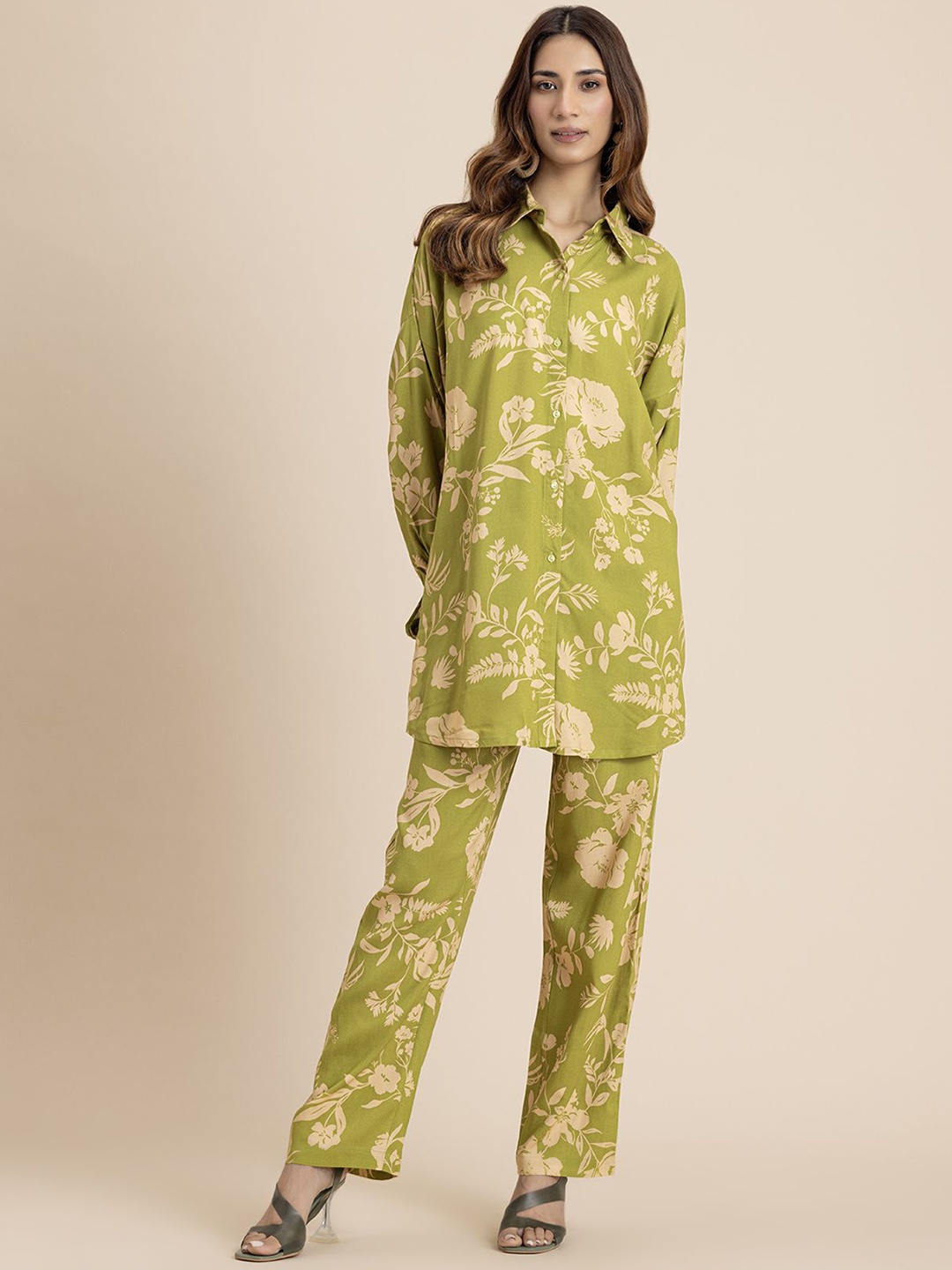 

Moomaya Floral Printed Long Sleeves Shirt With Trousers, Lime green