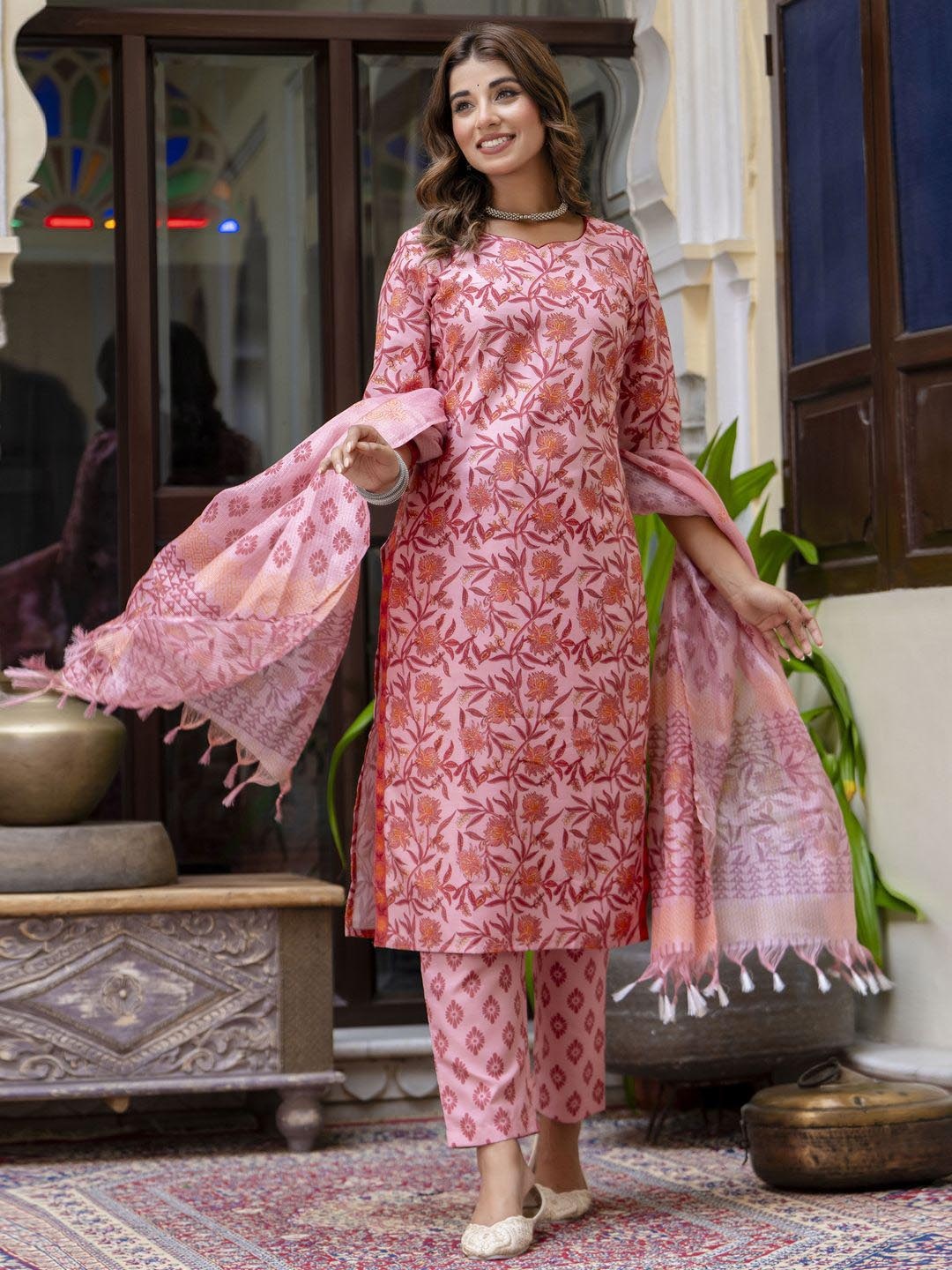 

VredeVogel Floral Printed Straight Kurta & Trousers With Dupatta, Peach