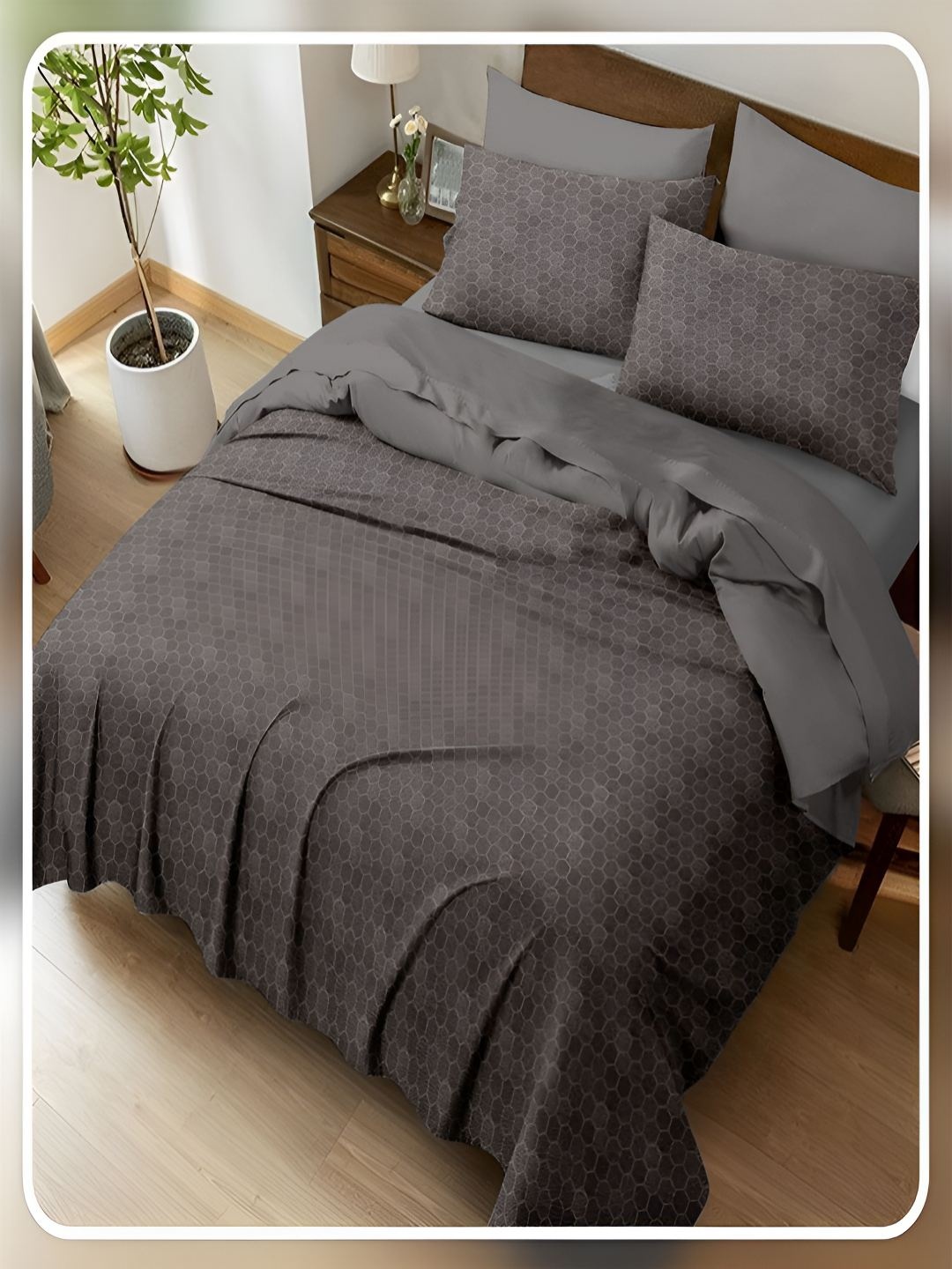 

tundwal's Grey & Brown Geometric 400 TC King Bedsheet with 2 Pillow Covers