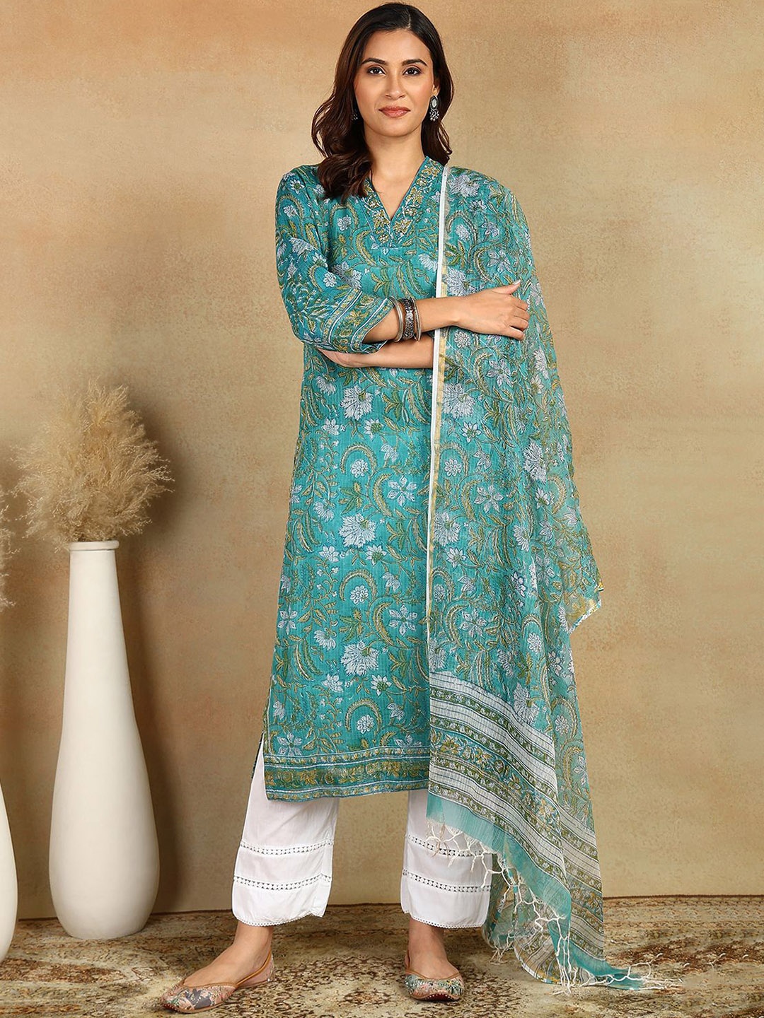 

Tahiliya Floral Printed Sequinned V-Neck Cotton Straight Kurta, Green