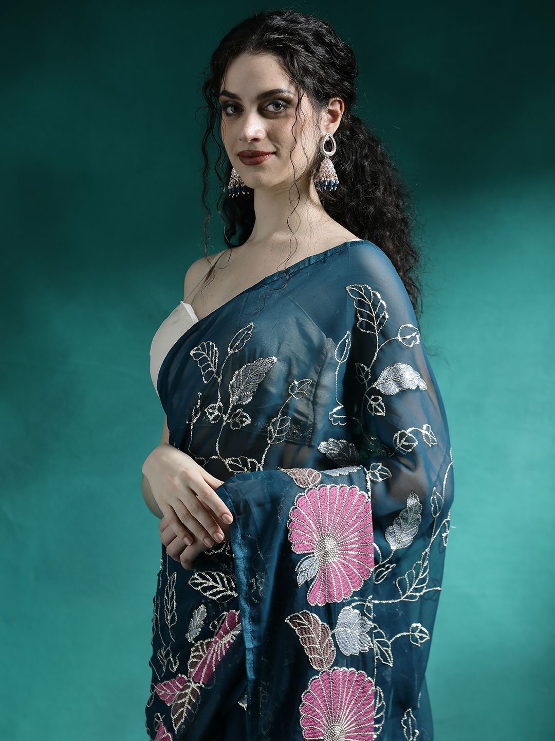 

Sangria floral Embroidered Saree With Blouse Piece, Teal