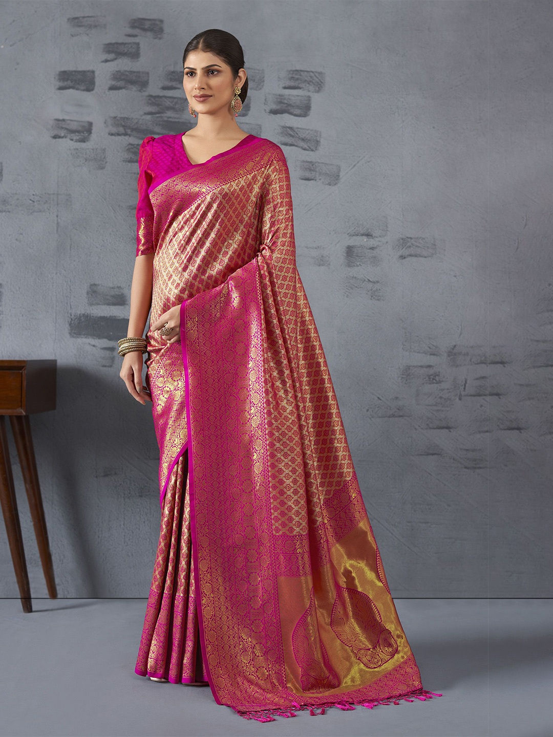 

Anouk Woven Design Zari Banarasi Saree, Pink