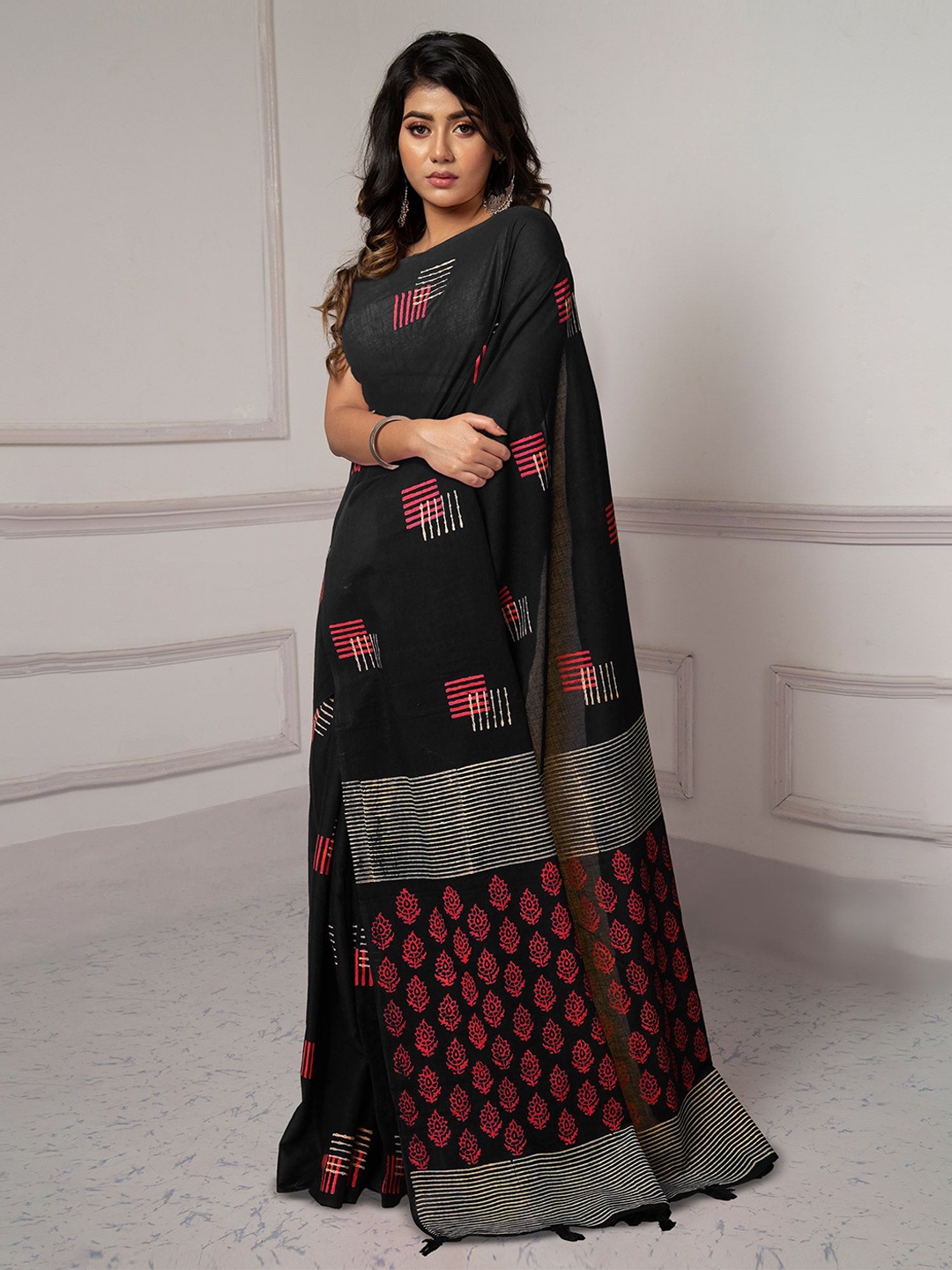 

Unnati Silks Pure Cotton Handloom Block Print Saree, Black