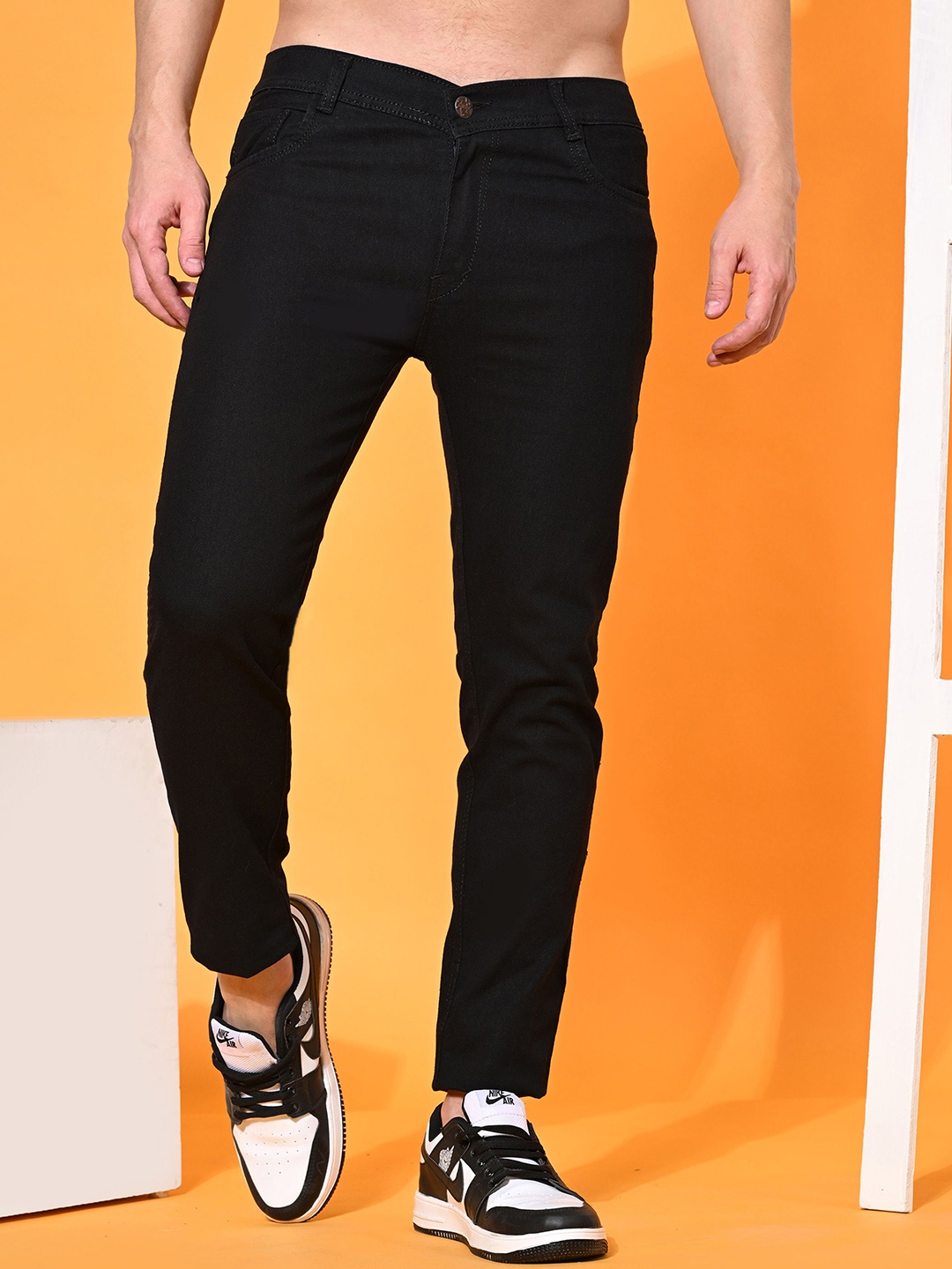 

LINARIA Men Classic Slim Fit Low-Rise Jeans, Black