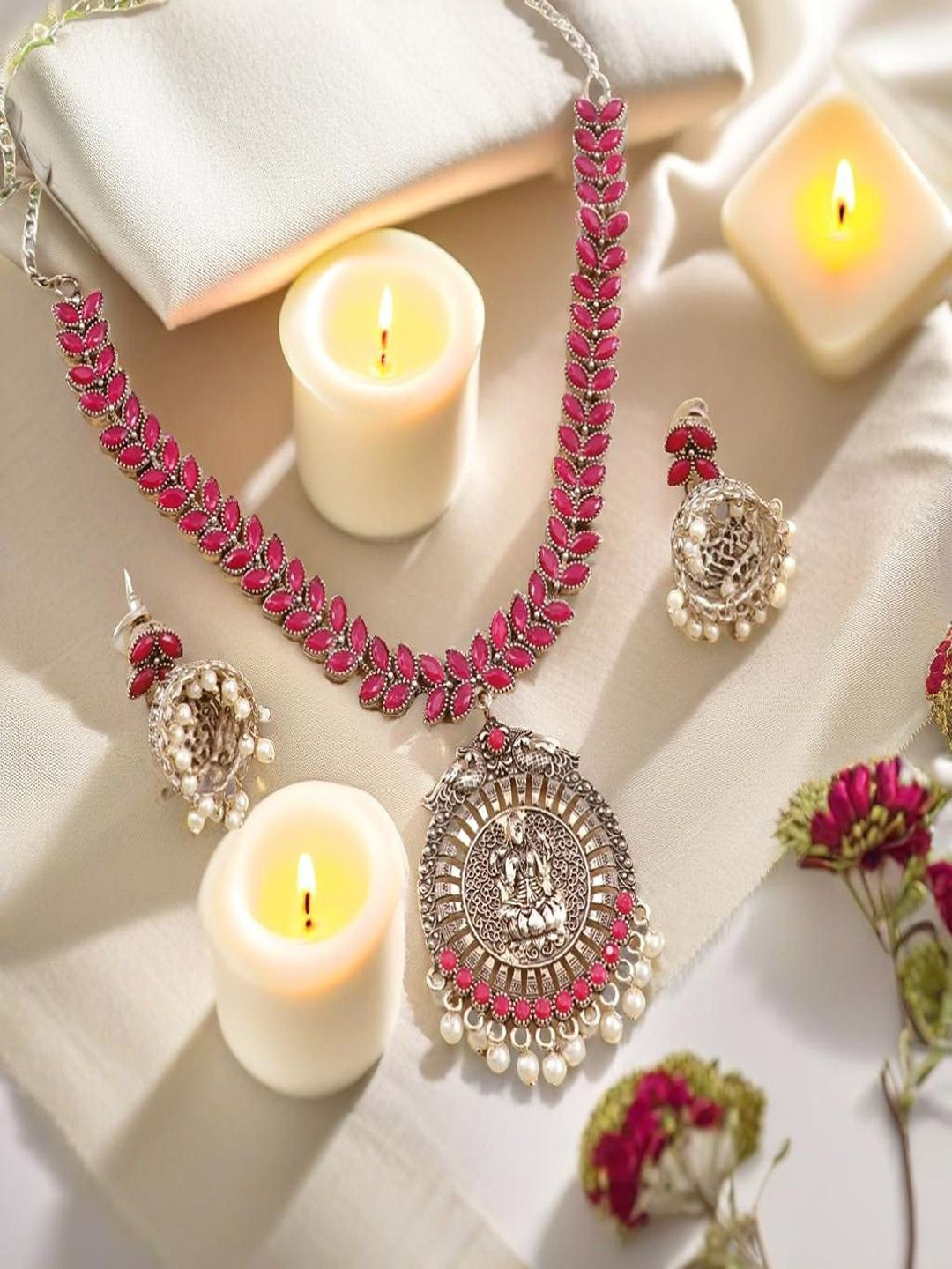 

UNIVERSITY TRENDZ Silver-Plated Kundan-Studded & Beaded Oxidised Jewellery Set