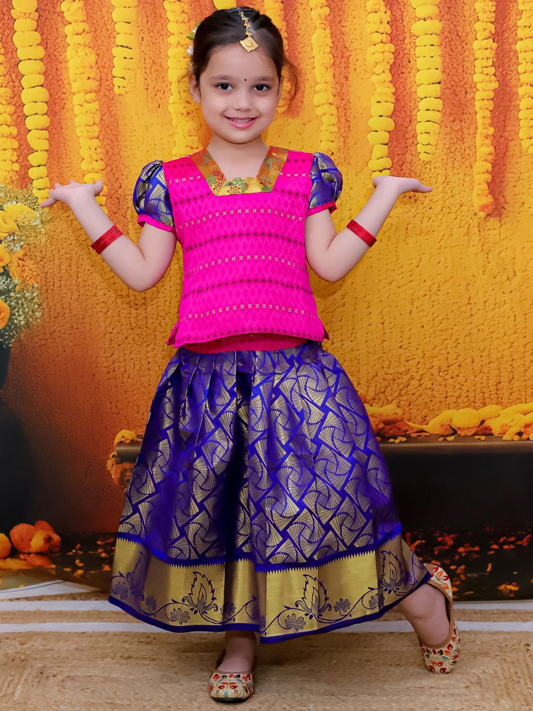 

BownBee Girls Woven Design Puffed Sleeves Zari Ready to Wear Pavda Pattu Lehenga & Blouse, Pink