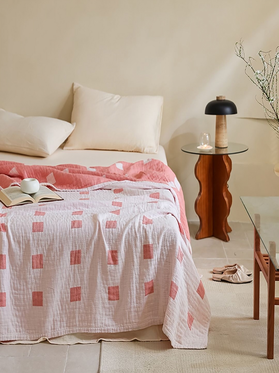 

JC HOME Pink & White Geometric Printed AC Room 300 GSM Cotton Bed Quilt