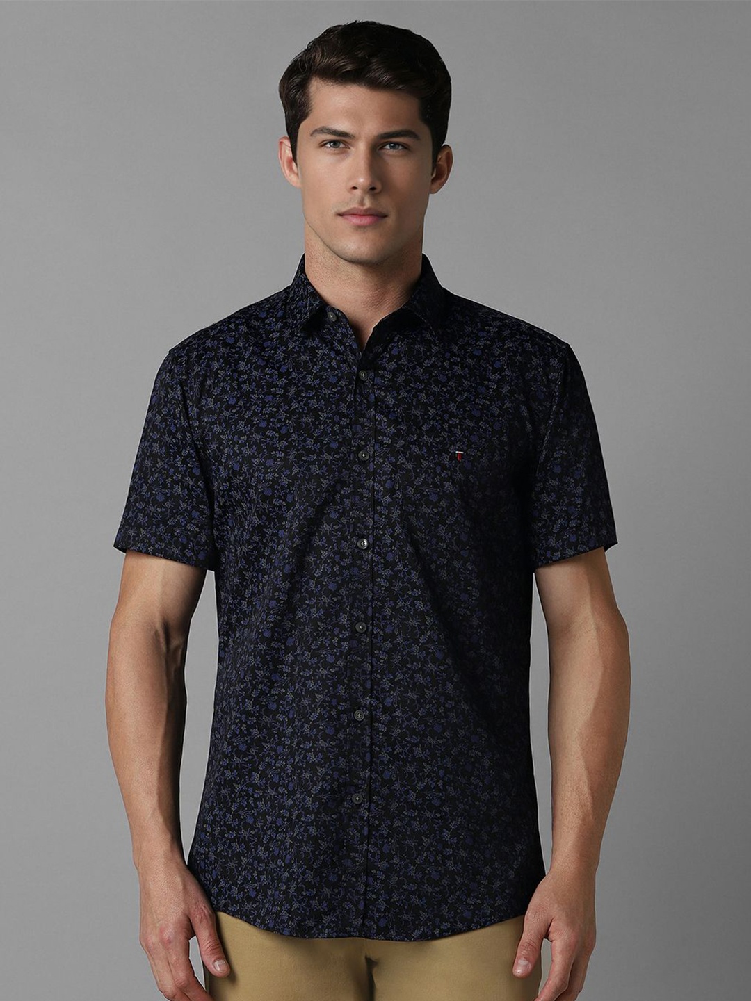 

Louis Philippe Sport Men Spread Collar Floral Printed Cotton Slim Fit Casual Shirt, Black