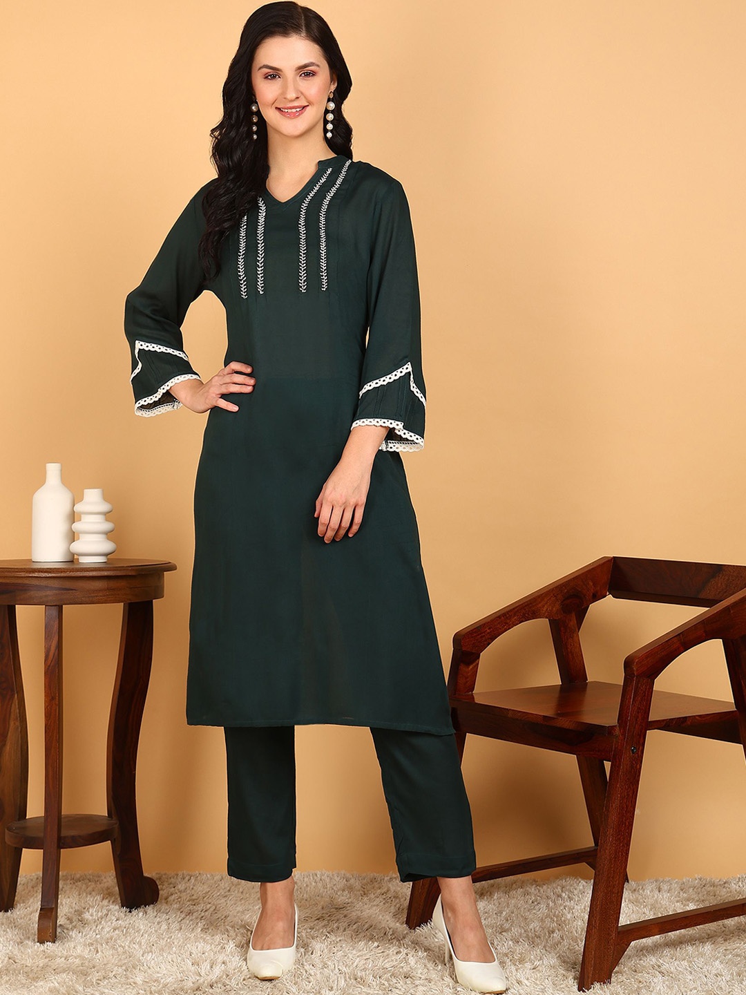 

FUBAR Floral Yoke Design Thread Work Kurta With Trousers, Green