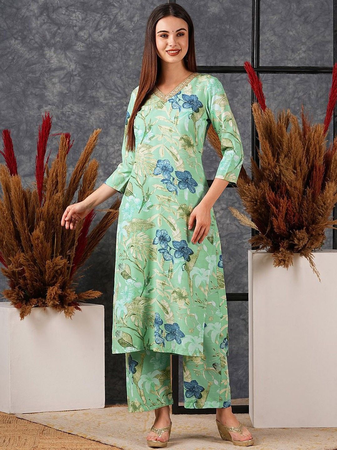 

Anni Designer Floral Printed V-Neck Straight Kurta With Trousers, Green