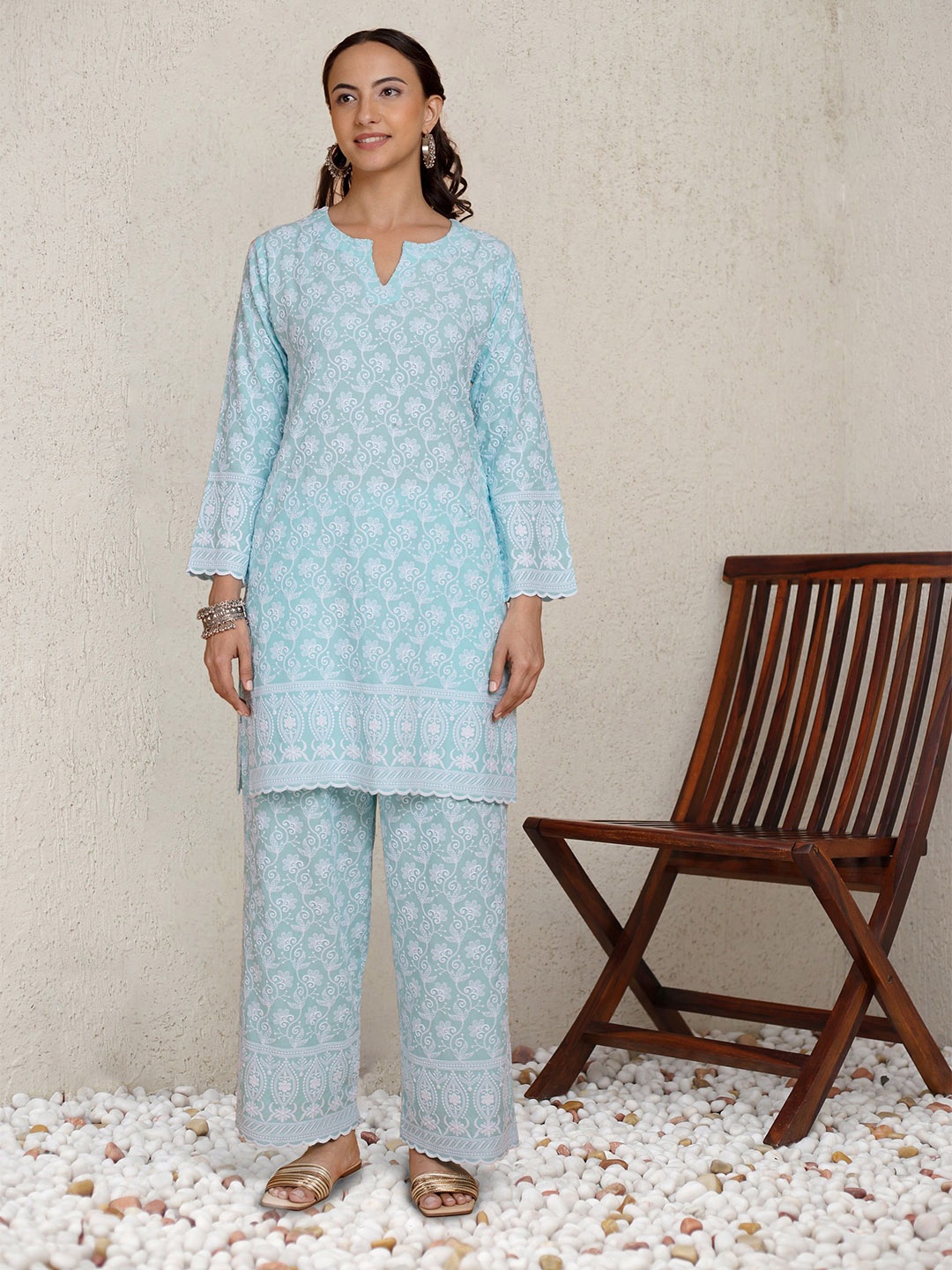 

HOUSE OF KARI Floral Embroidered Chikankari Straight Kurta With Palazzos, Blue