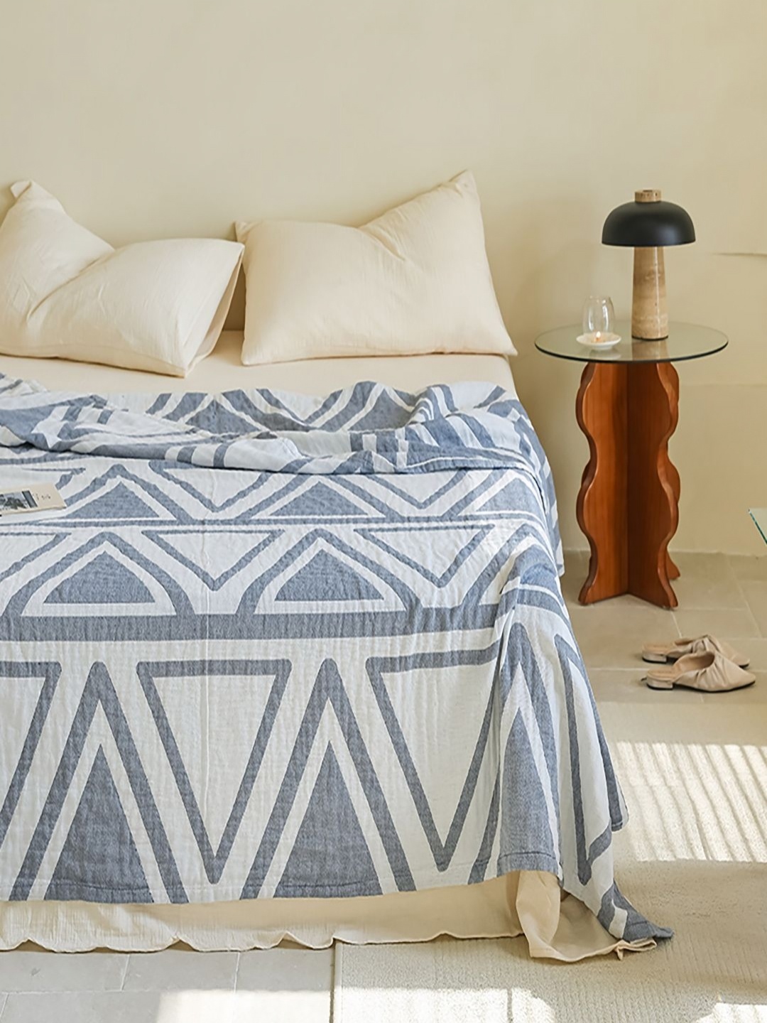

JC HOME Blue & Off White Geometric AC Room 300 GSM Cotton Double Bed Quilt
