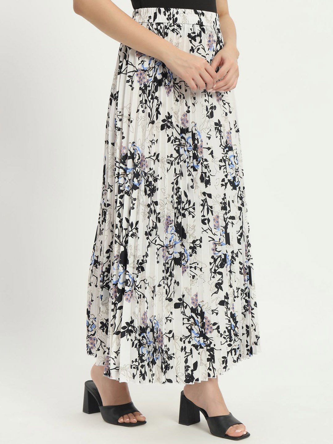 

OTABU Floral Printed Accordion Pleats Flared Maxi Skirts, White