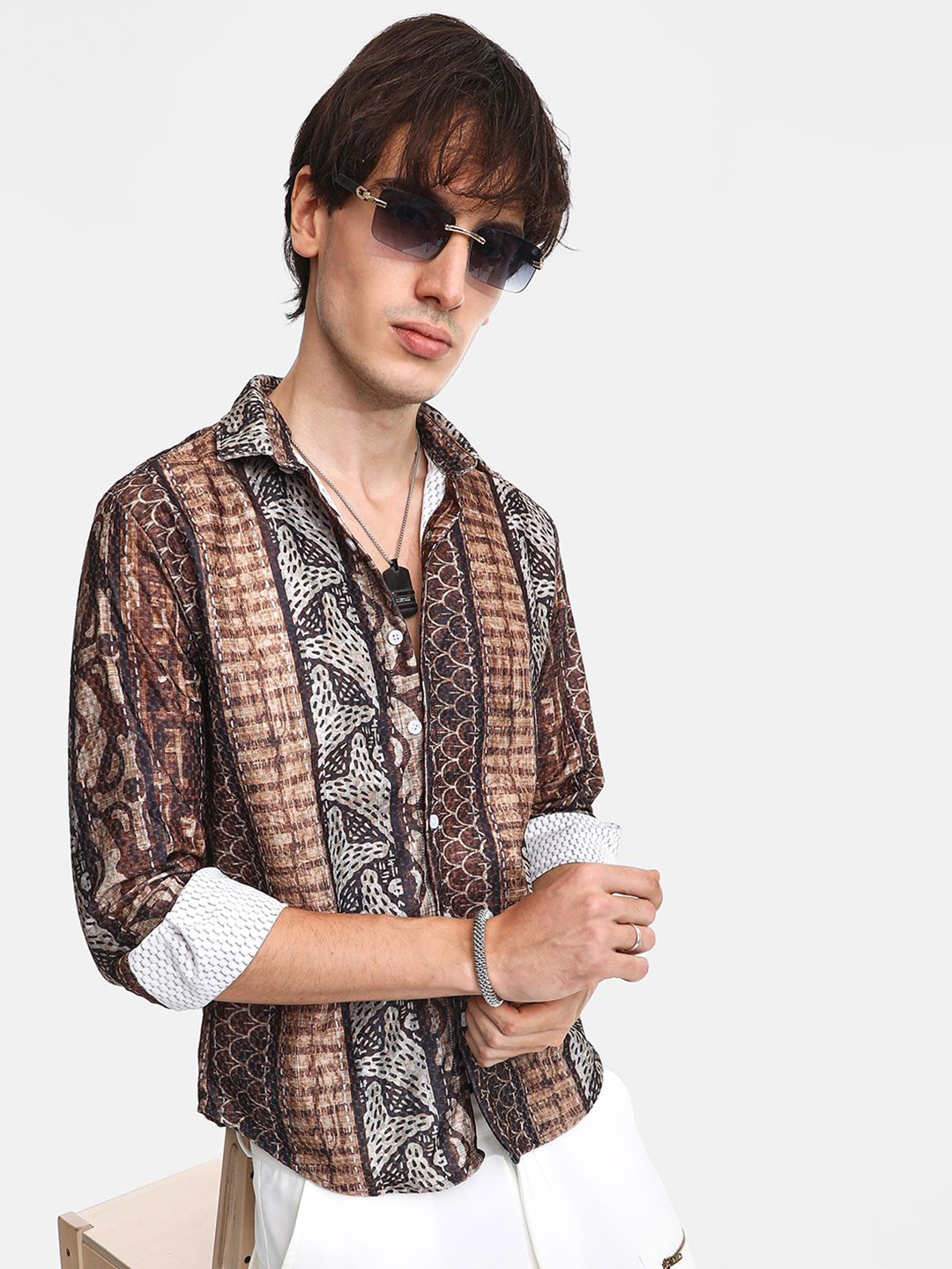 

Campus Sutra Men Comfort Spread Collar Abstract Printed Casual Shirt, Brown