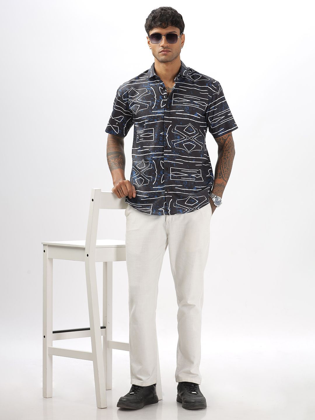 

Vestirio Men Relaxed Spread Collar Abstract Printed Relaxed Fit Casual Shirt, Black