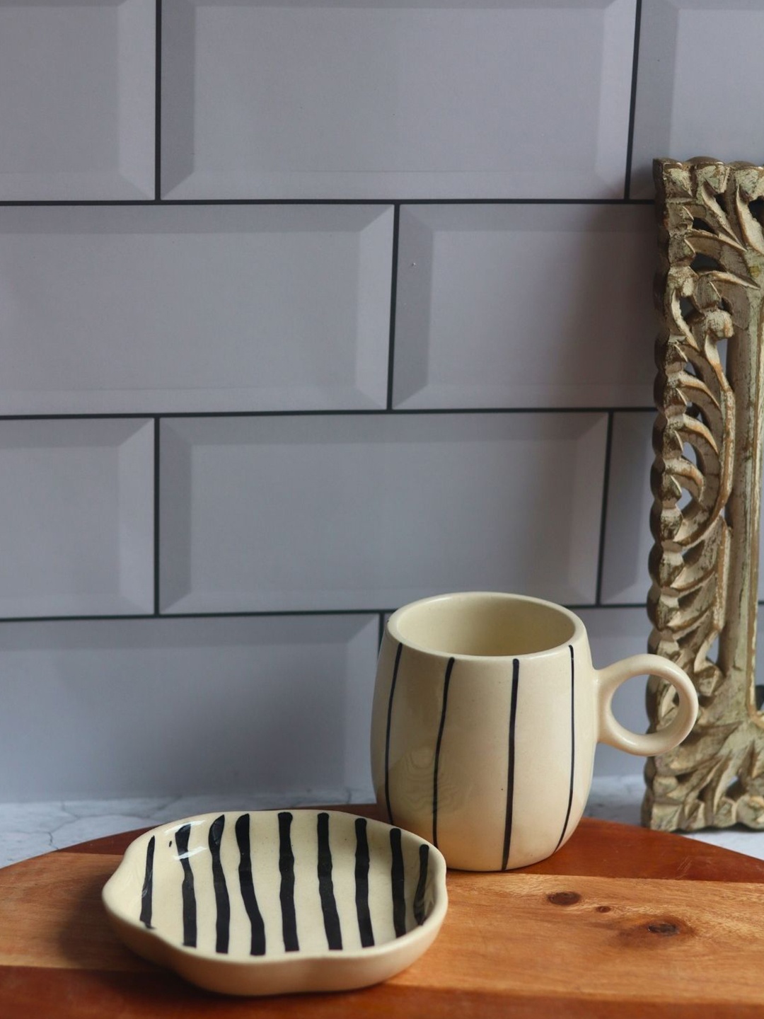 

WEAVING HOMES Black & Cream 2 Pieces Printed Ceramic Glossy Mug & Dessert Plate