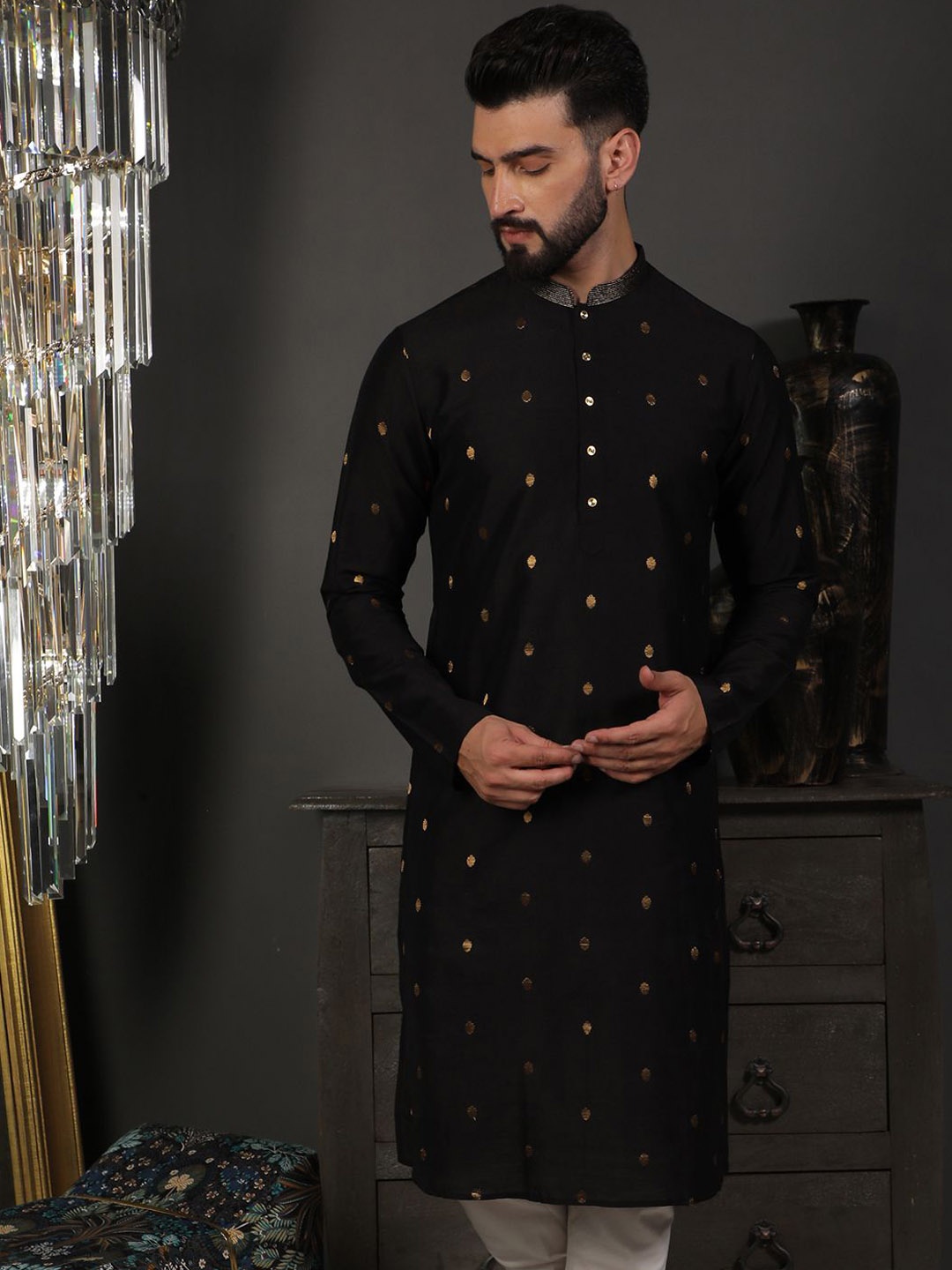 

DEYANN Geometric Woven Design Mandarin Collar Jacquard Weave Straight Kurta, Black