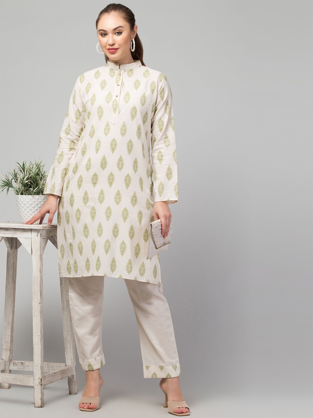 

MUSHKIYA Ethnic Motifs Straight Pure Cotton Kurta with Trousers, Cream