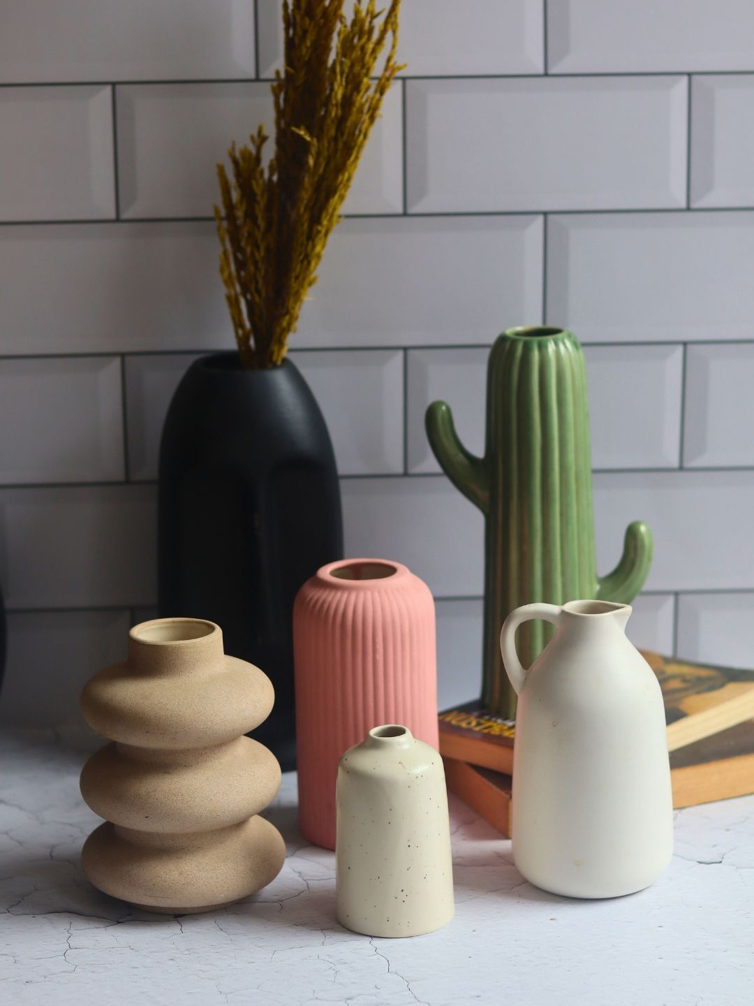 

WEAVING HOMES White & Green 6 Pieces Ceramic Mismatched Flower Vases