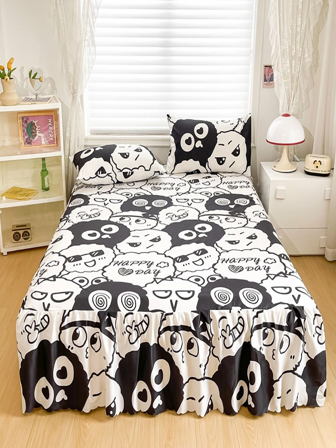 

JC HOME White & Black Graphic 150 TC Fitted King Bedsheet with 2 Pillow Covers