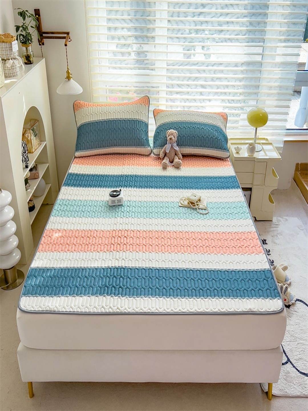 

JC HOME White & Green Geometric 160 TC Queen Bedsheet with 2 Pillow Covers
