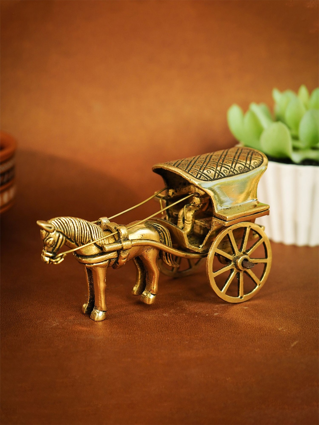 

Ekhasa Gold-Toned Horse Cart Pure Brass Showpiece