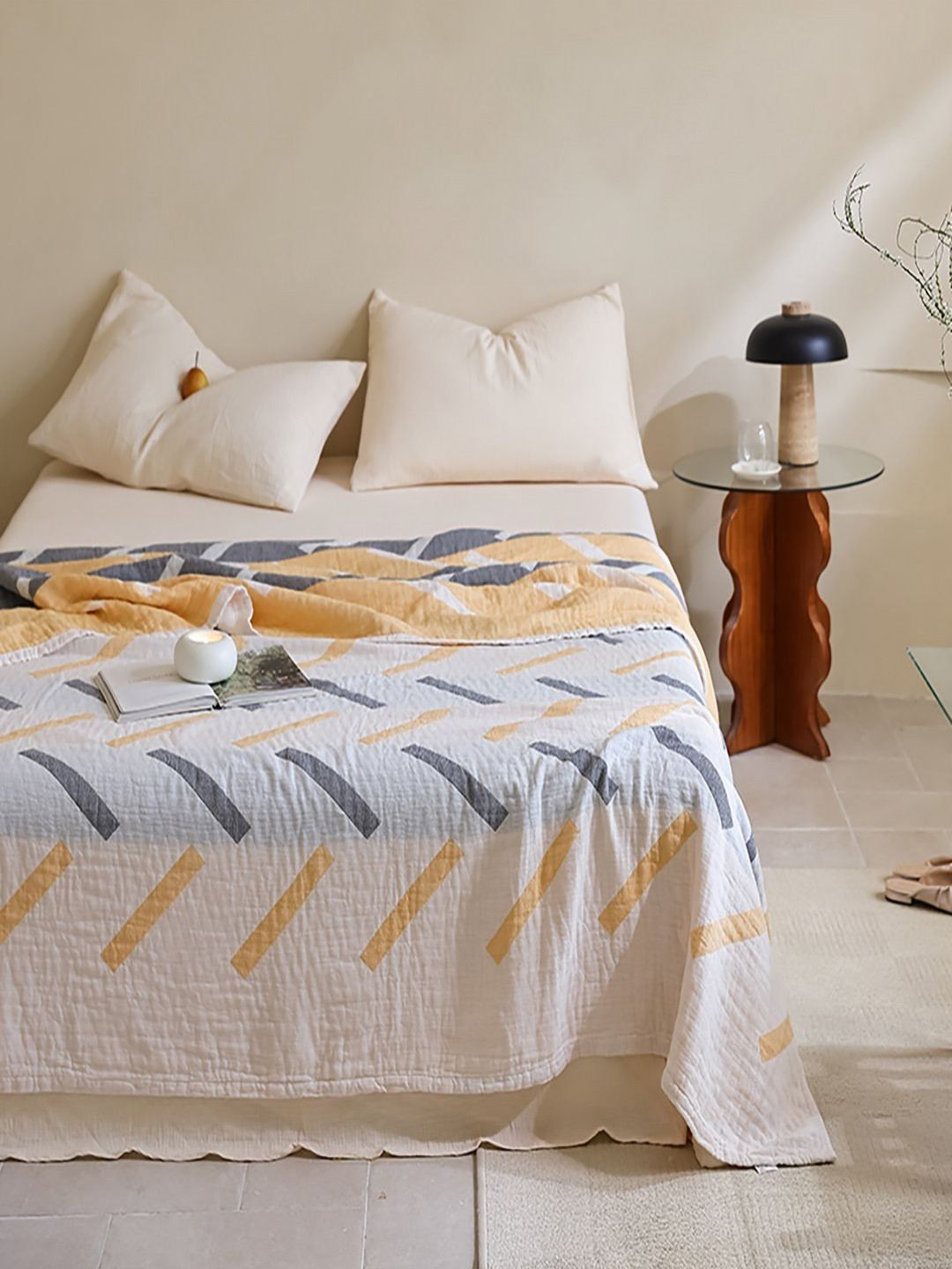 

JC HOME White & Yellow Geometric Printed Pure Cotton AC Room 300 GSM Double Bed Quilt