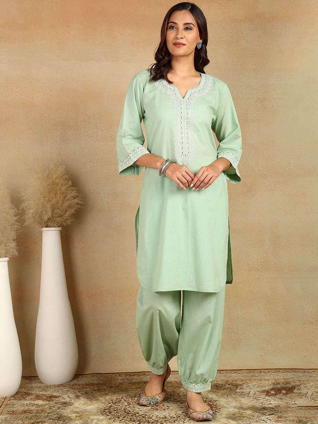 

Tahiliya Floral Embroidered Yoke Design Thread Work Cotton Straight Kurta, Green