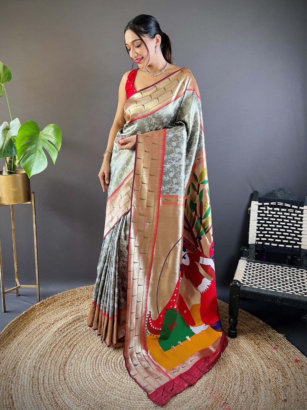 

HEER FASHION Woven Design Zari Banarasi Saree, Grey