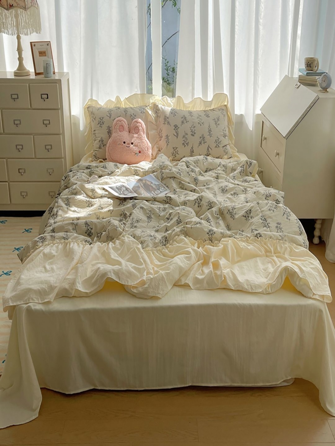 

JC HOME White & Black Floral Printed Double King Regular Bedding Set