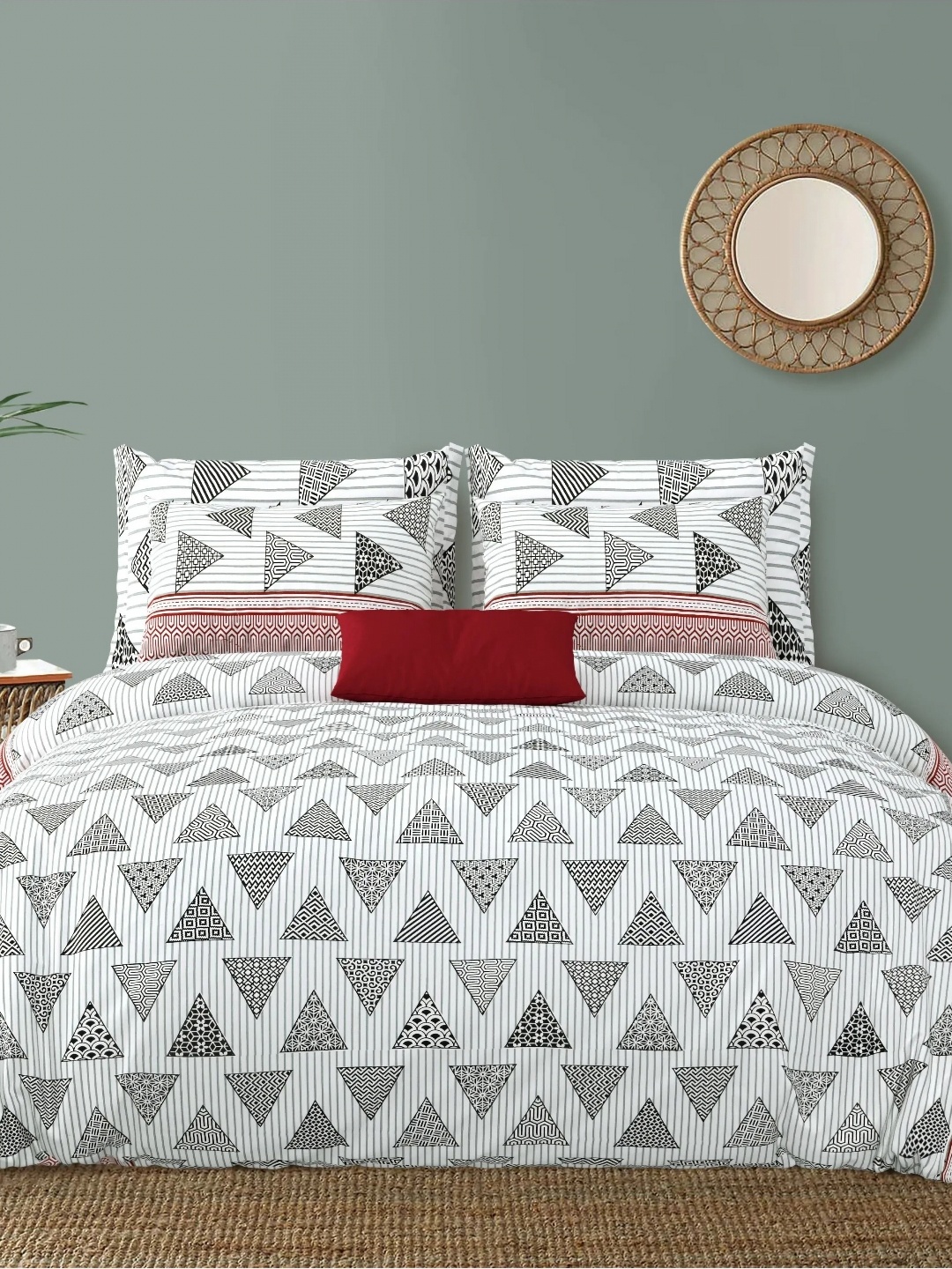 

LIVING ROOTS Grey & White Geometric Cotton 210 TC King Bedsheet with 2 Pillow Covers