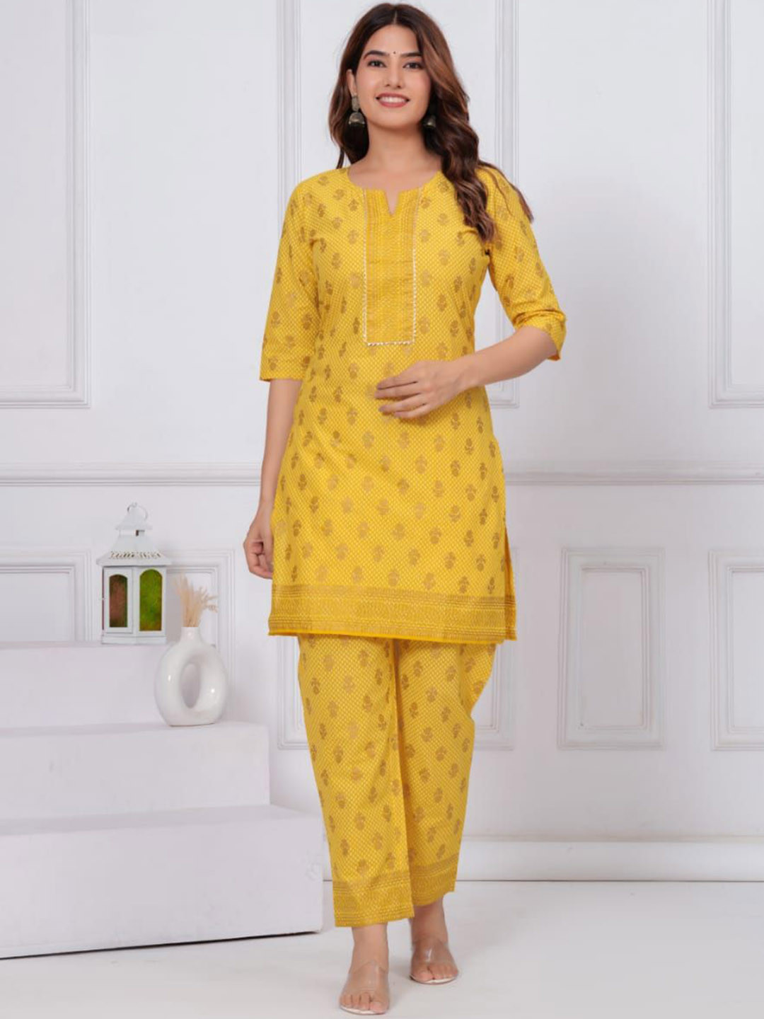 

SIDDHANAM Floral Printed Gotta Patti Pure Cotton Straight Kurta With Trouser, Mustard