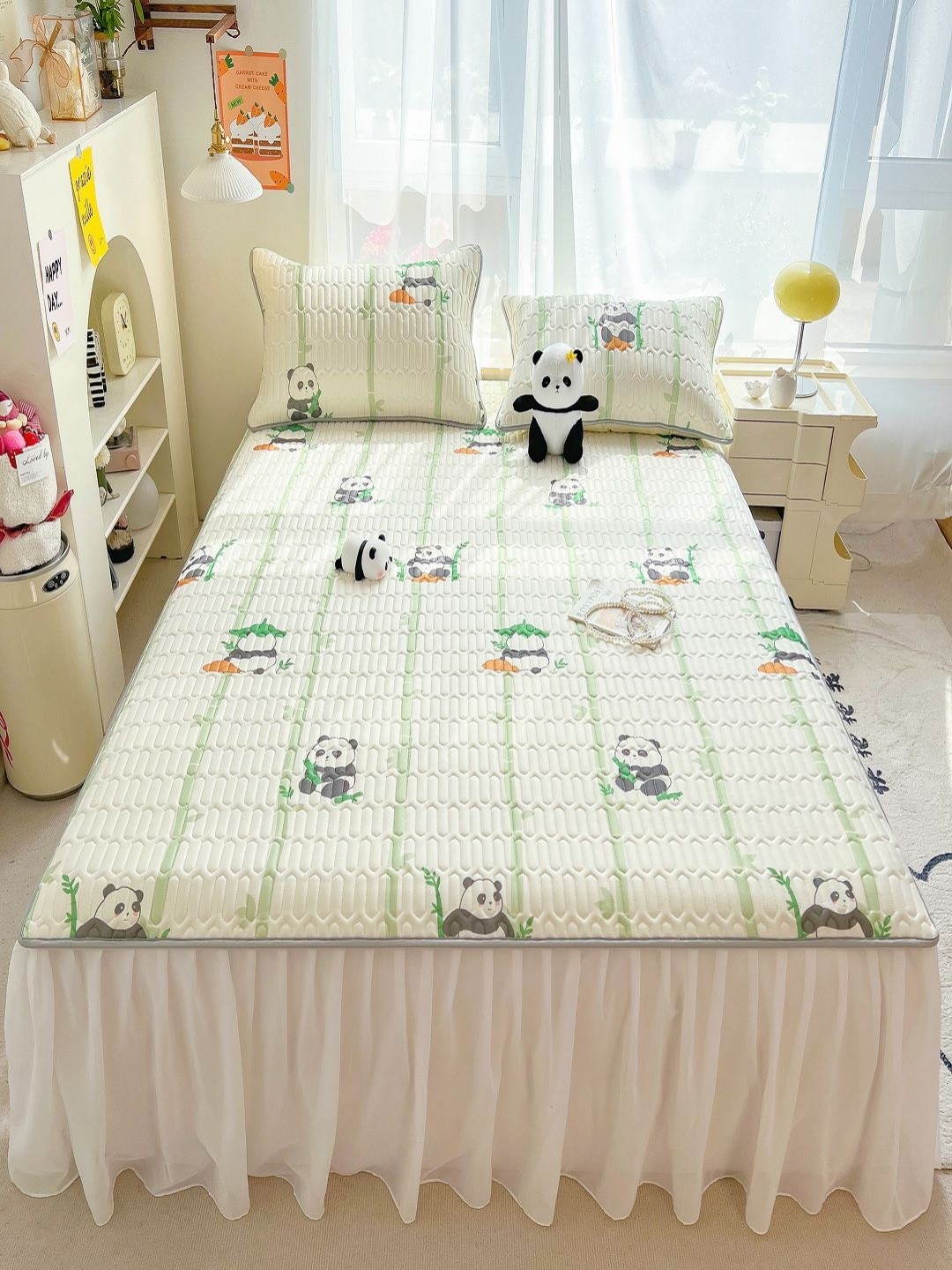

JC HOME White & Green Graphic 160 TC King Bedsheet with 2 Pillow Covers