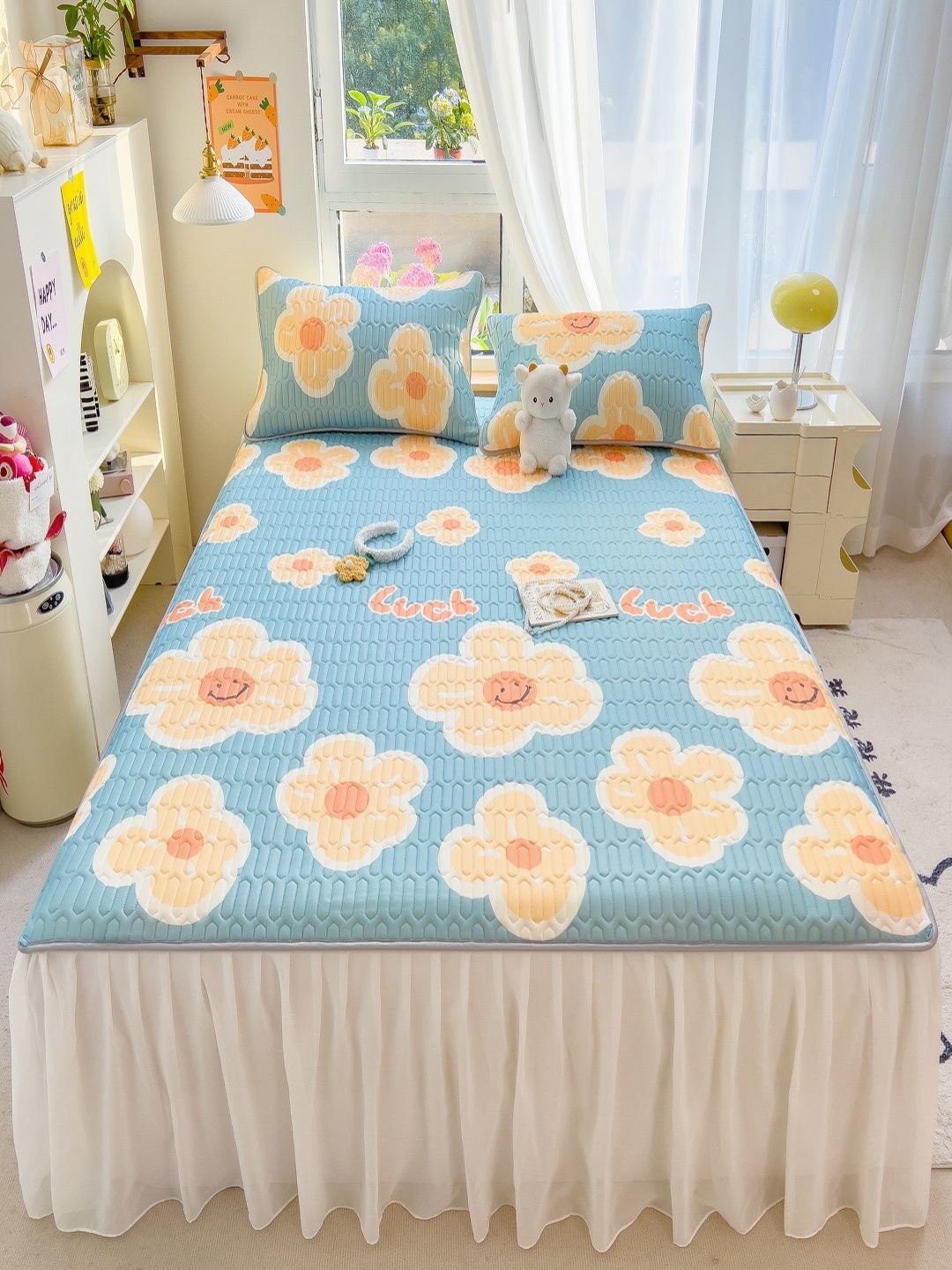 

JC HOME Blue & White Floral Printed 160 TC King Bedsheet With 2 Pillow Covers
