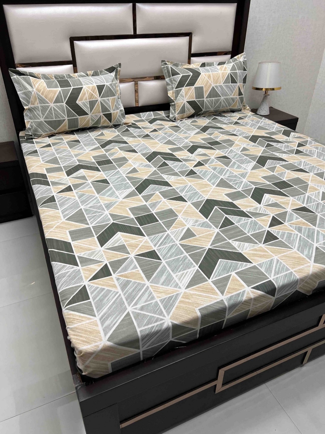 

Pure Decor Grey Geometric Pure Cotton 240 TC Passion Queen Bedsheet with 2 Pillow Covers