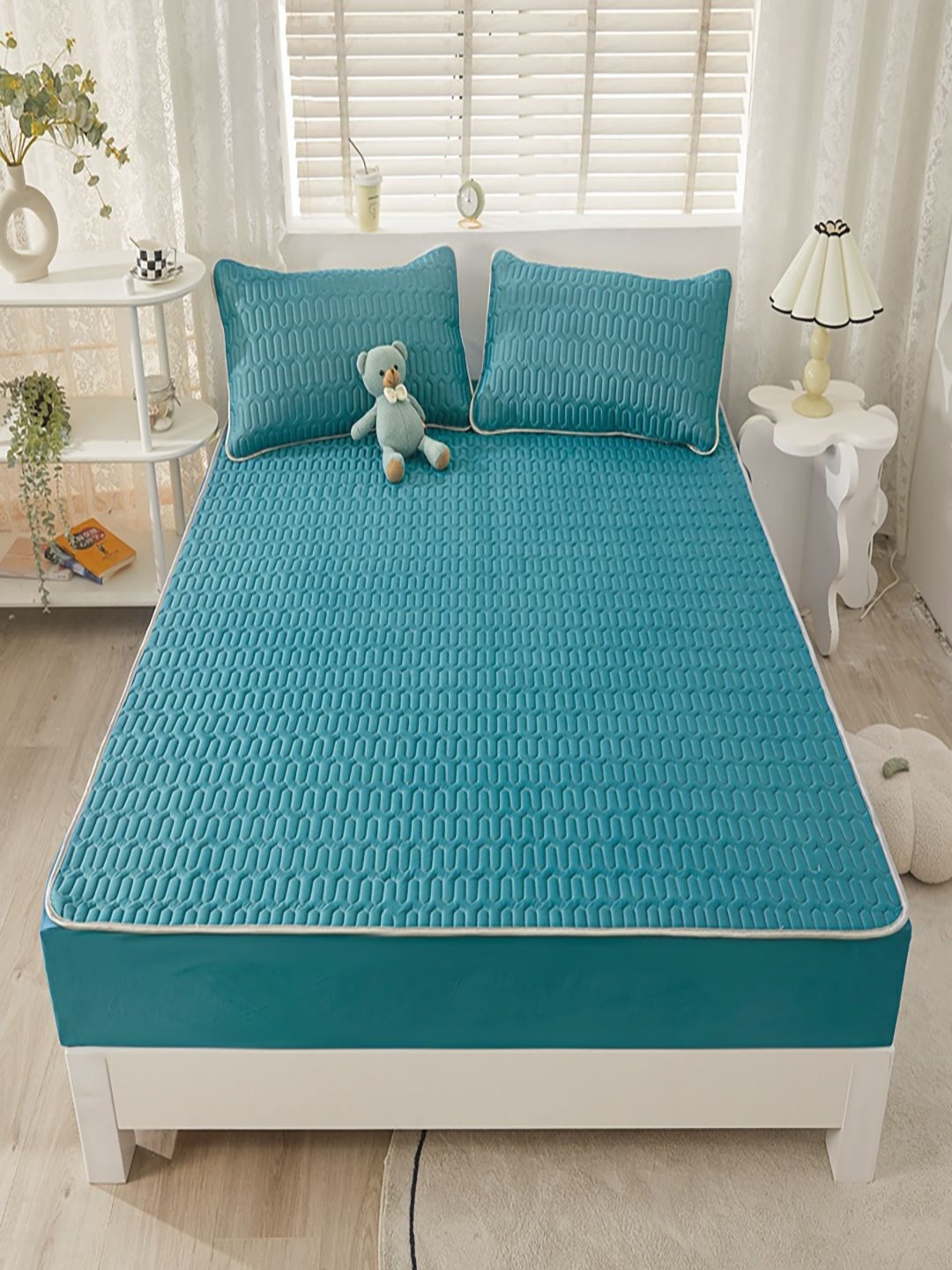 

JC HOME Blue Geometric 160 TC Fitted Queen Bedsheet with 2 Pillow Covers