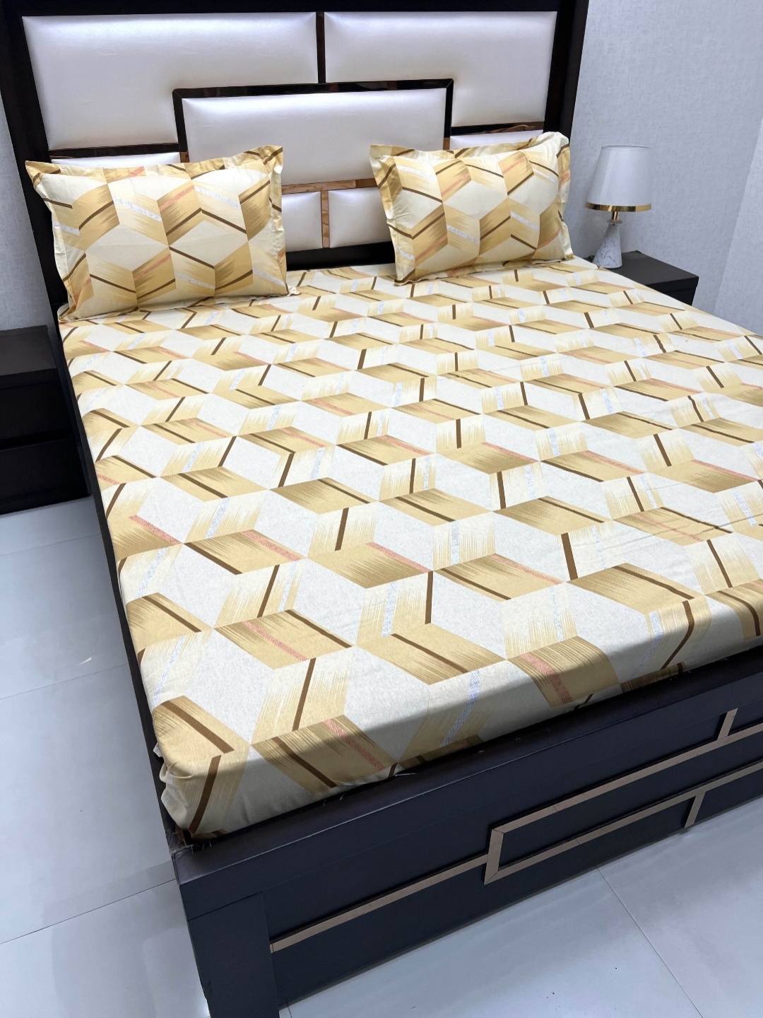 

Pure Decor Yellow & White Geometric Pure Cotton 240 TC Queen Bedsheet with 2 Pillow Covers