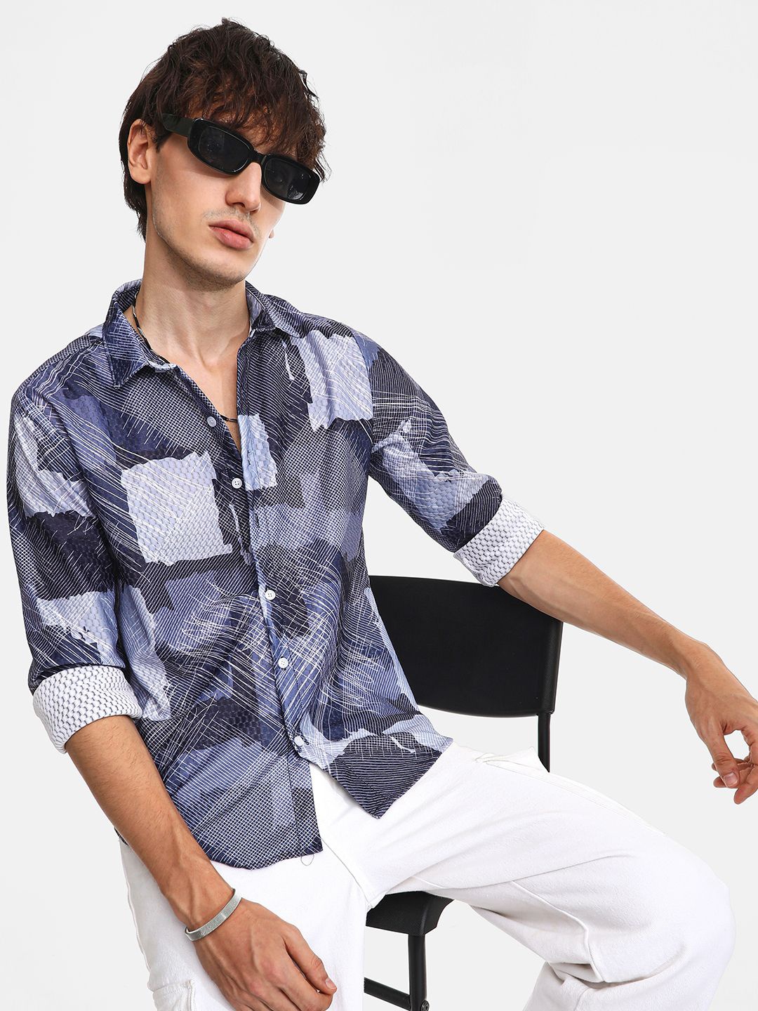 

Campus Sutra Men Comfort Spread Collar Abstract Printed Casual Shirt, Blue
