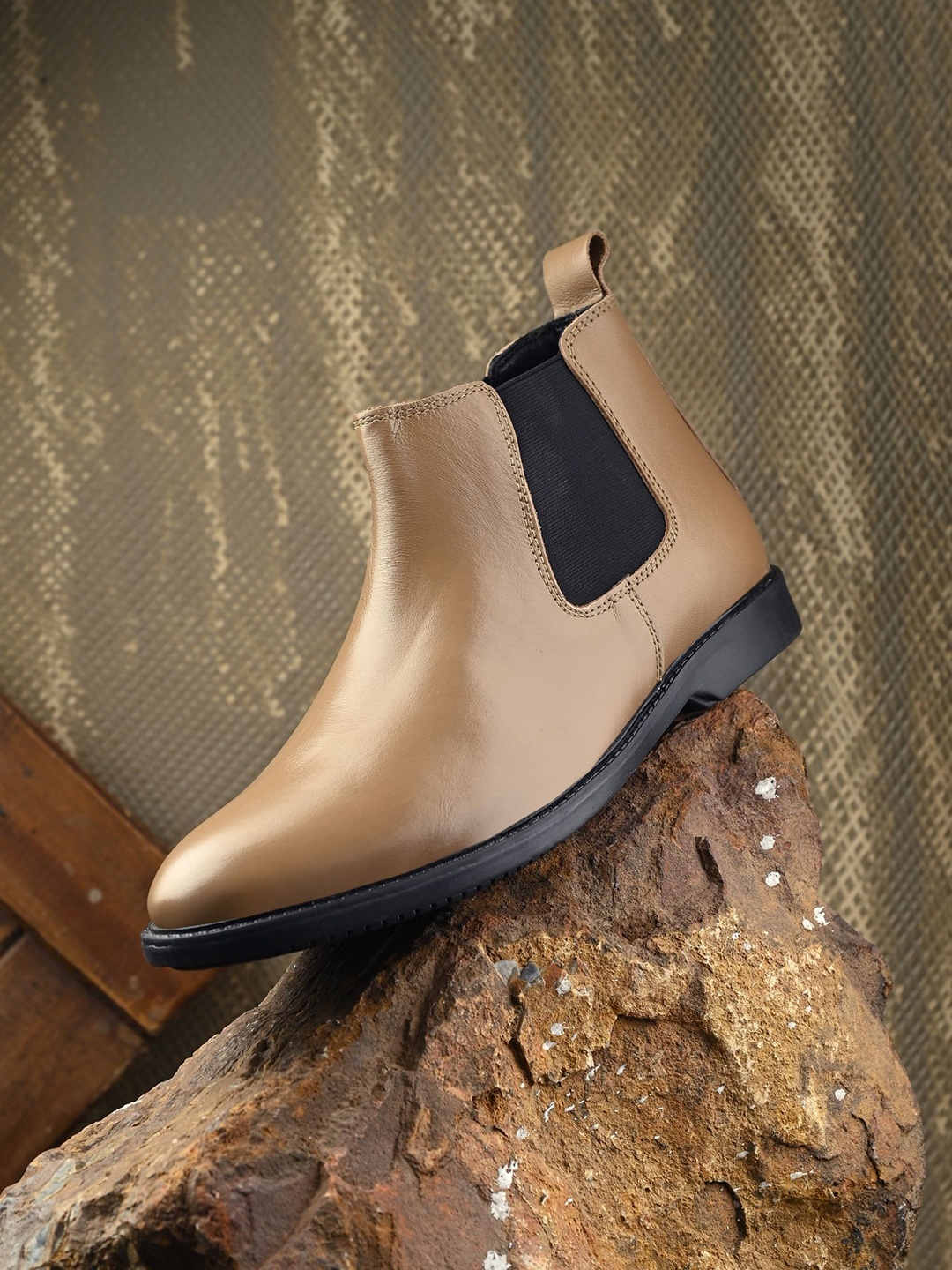 

AfroJack Men Block Heeled Slip On Leather Chelsea Boots, Beige