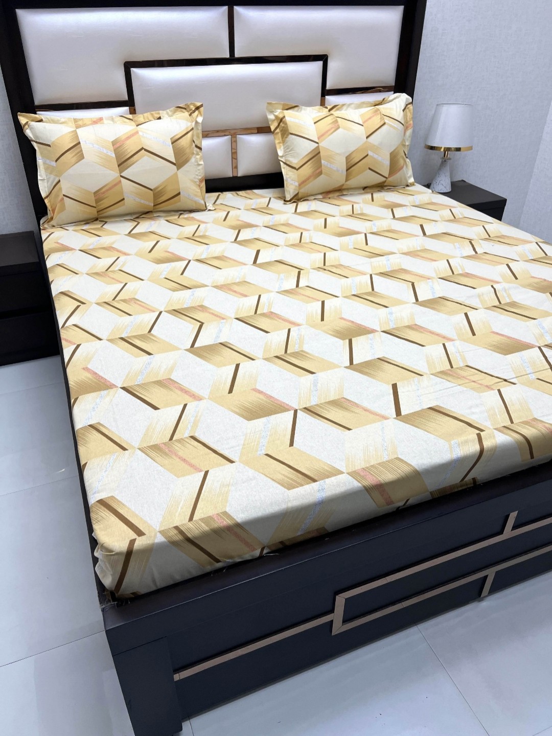 

Pure Decor Yellow & White Geometric Pure Cotton 230 TC Queen Bedsheet with 2 Pillow Covers