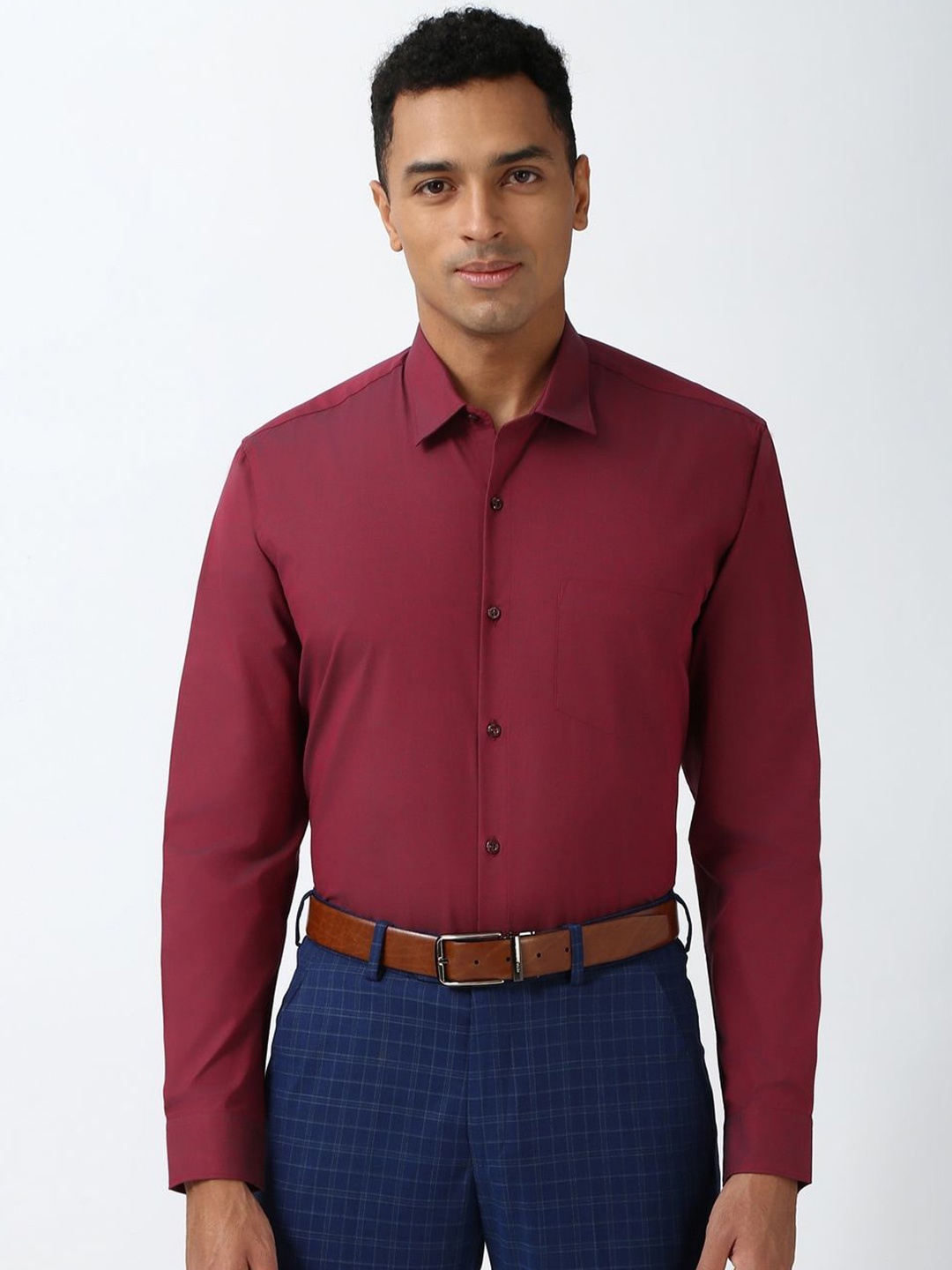 

Peter England Men Opaque Formal Shirt, Maroon