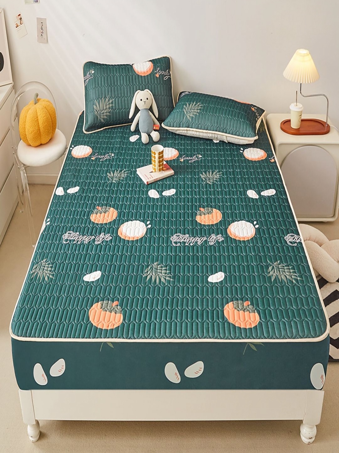 

JC HOME Green & White Graphic 160 TC Fitted Queen Bedsheet with 2 Pillow Covers