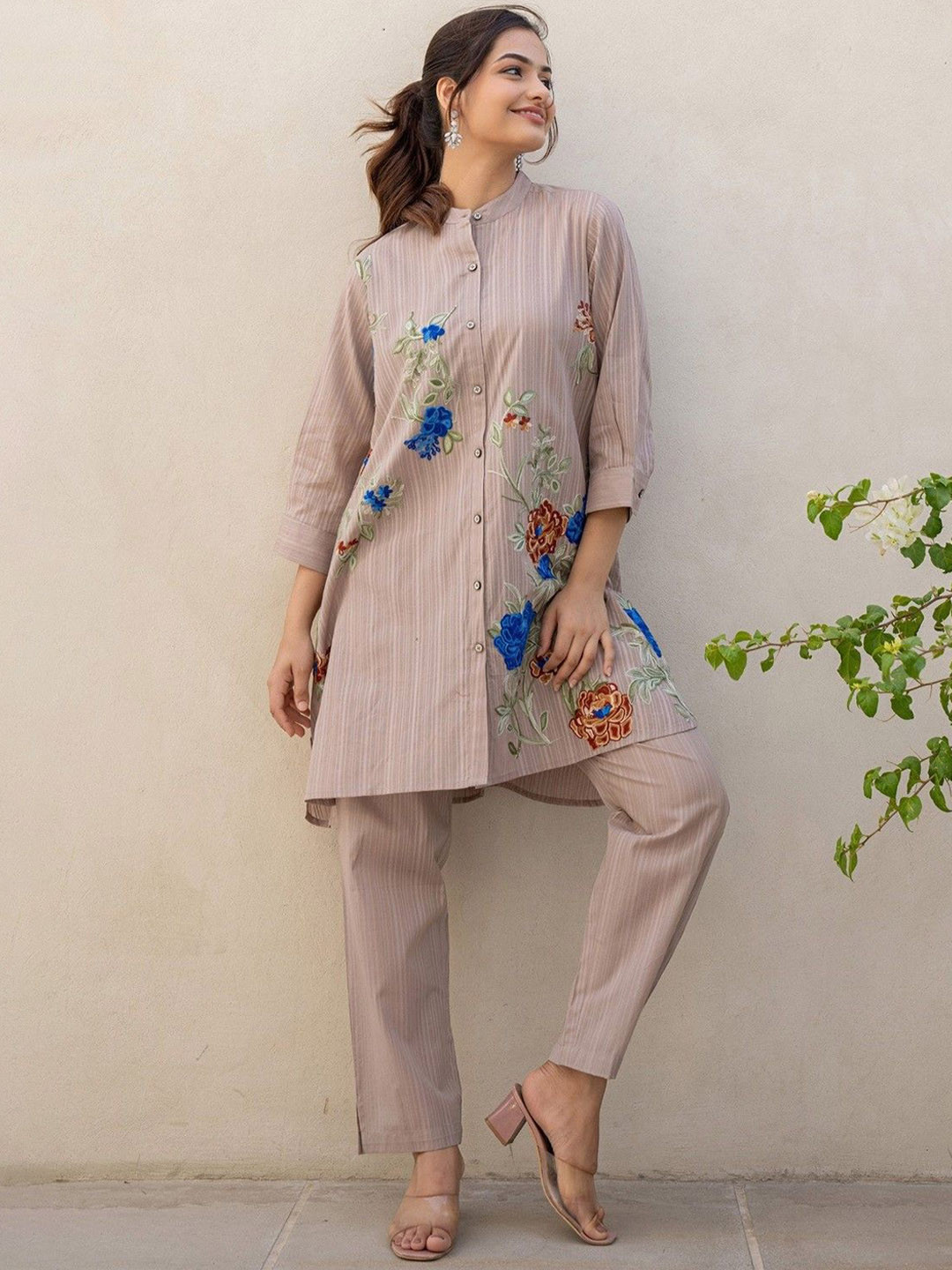 

AUTUMN LANE Floral Embroidered Mandarin Collar Pure Cotton Tunic With Trouser, Grey