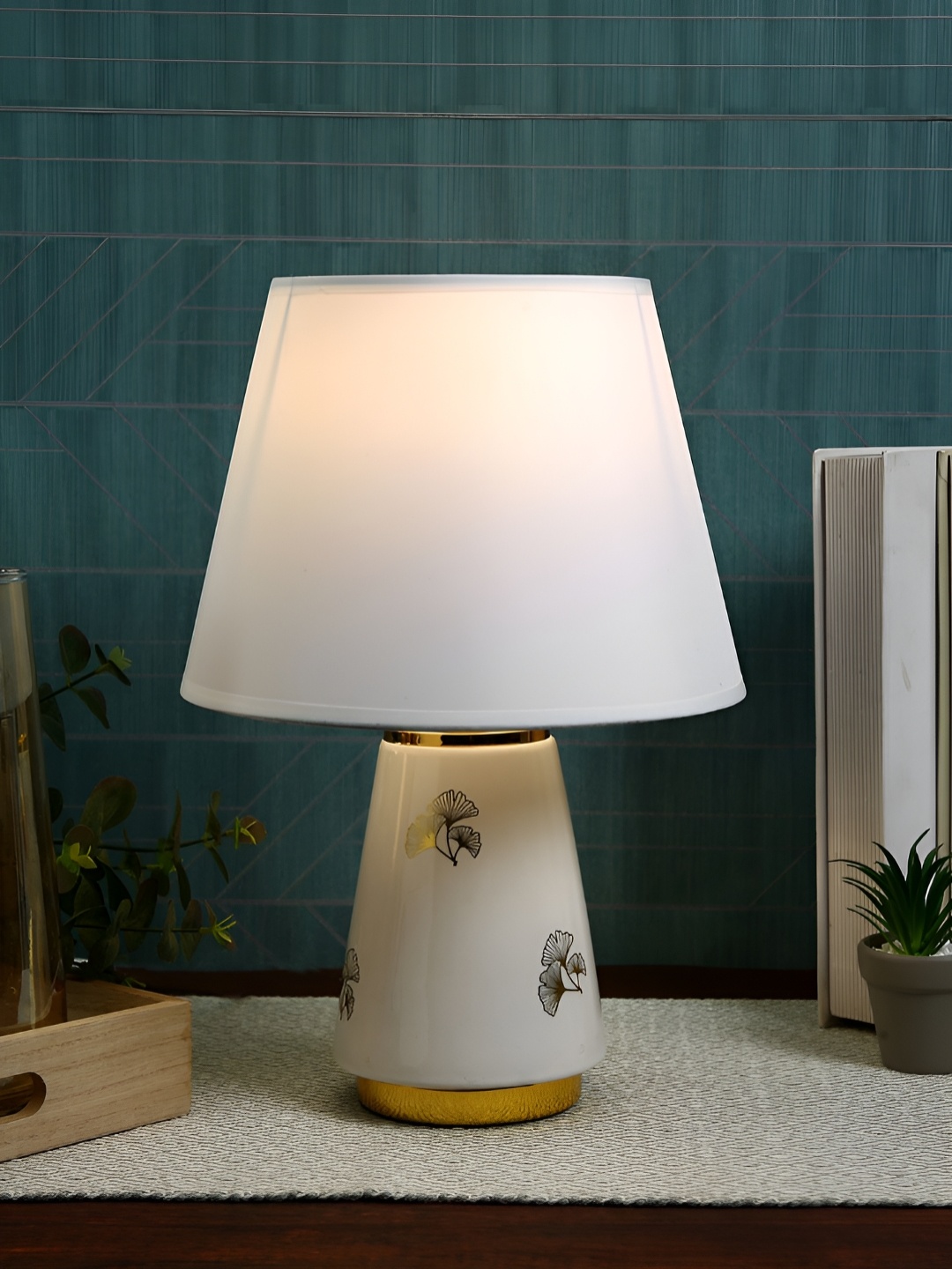 

TAYHAA White and Black Contemporary Ceramic Frusturical Shaped Table Lamp