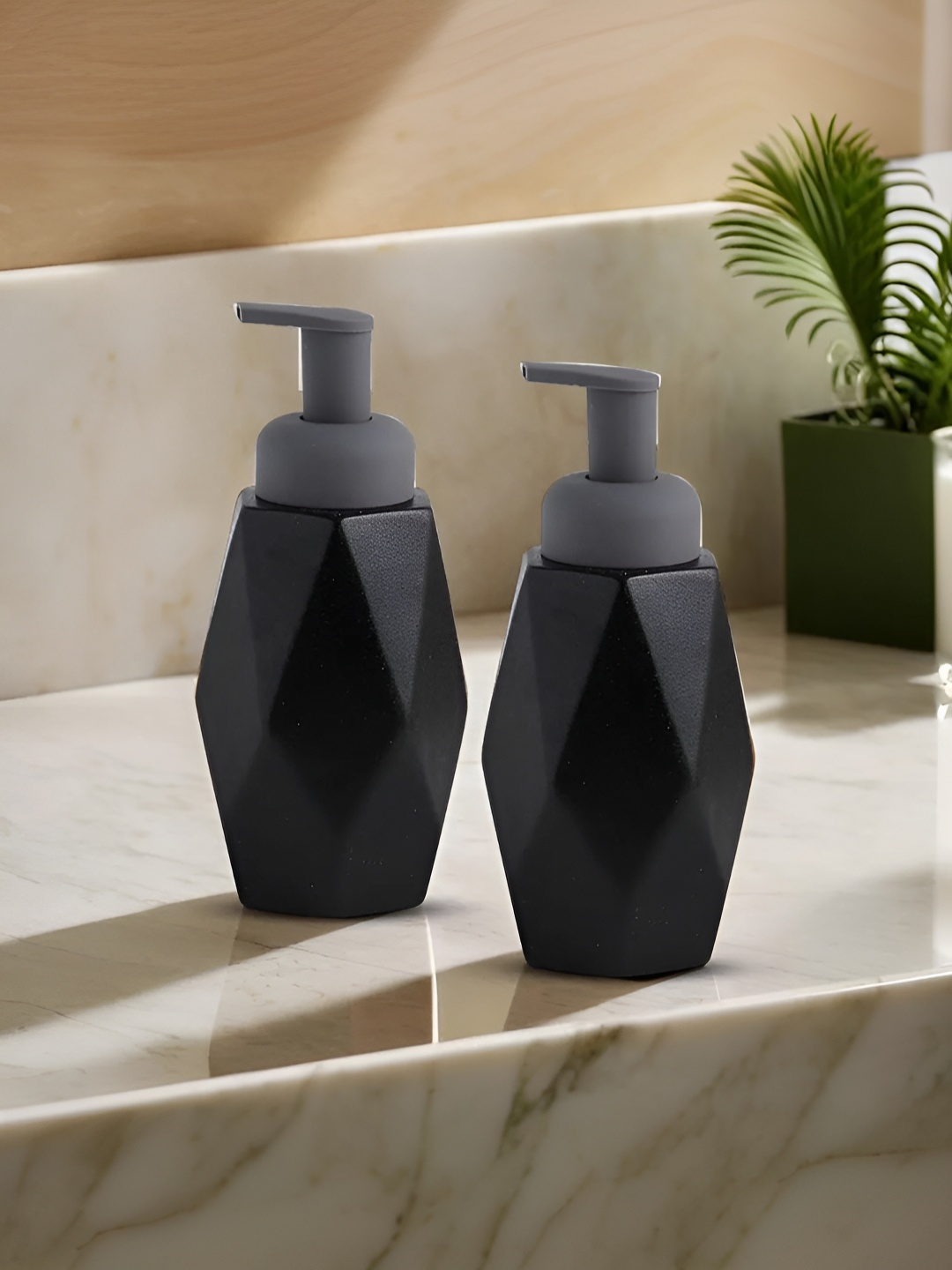 

UMAI Black 2 Piece Textured Ceramic Soap Dispenser 400ml